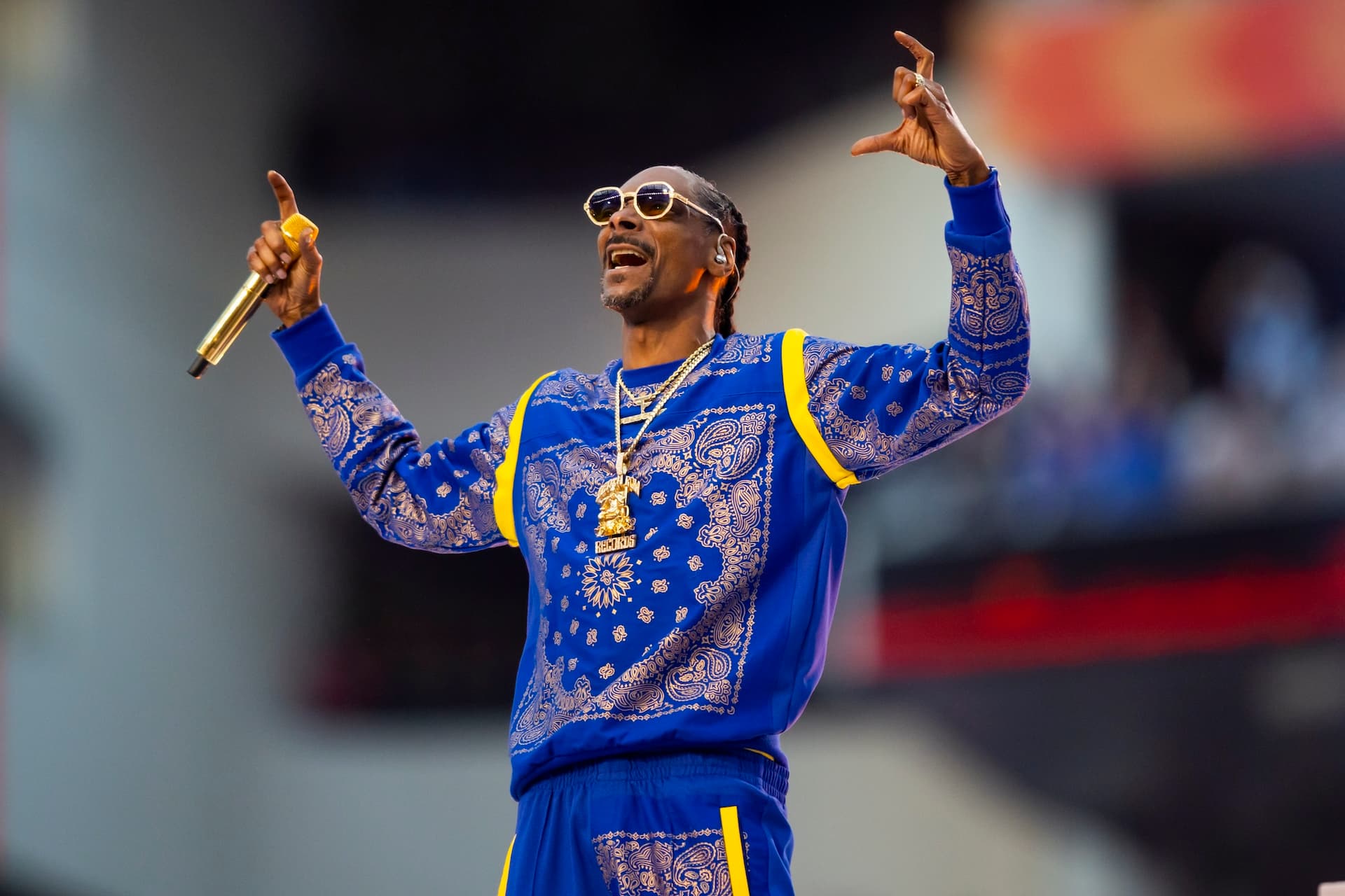 https://images.dailyhive.com/20250513095237/snoop-dogg.jpg