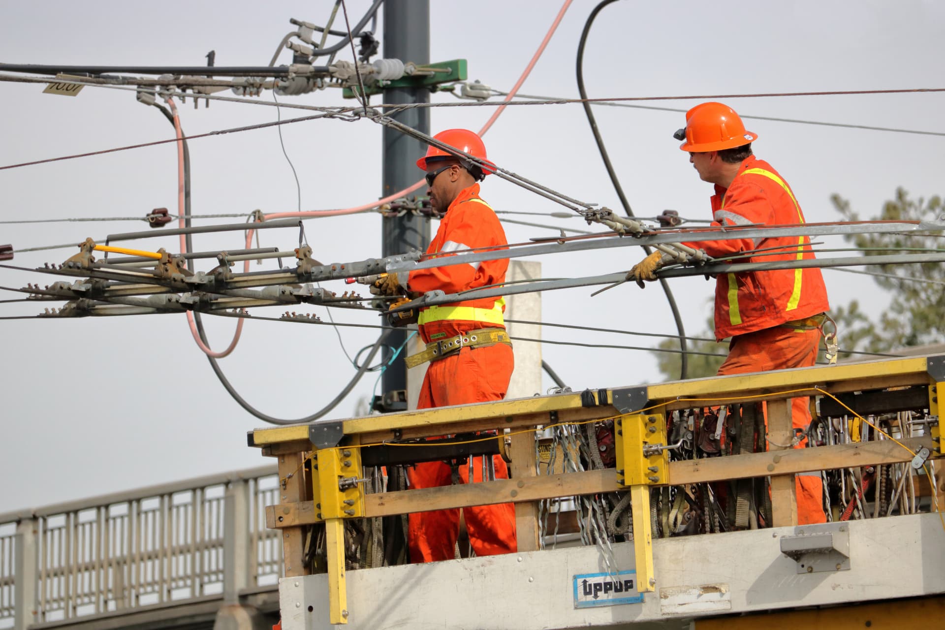 https://images.dailyhive.com/20250520123233/bc-hydro-customer-hundreds.jpg