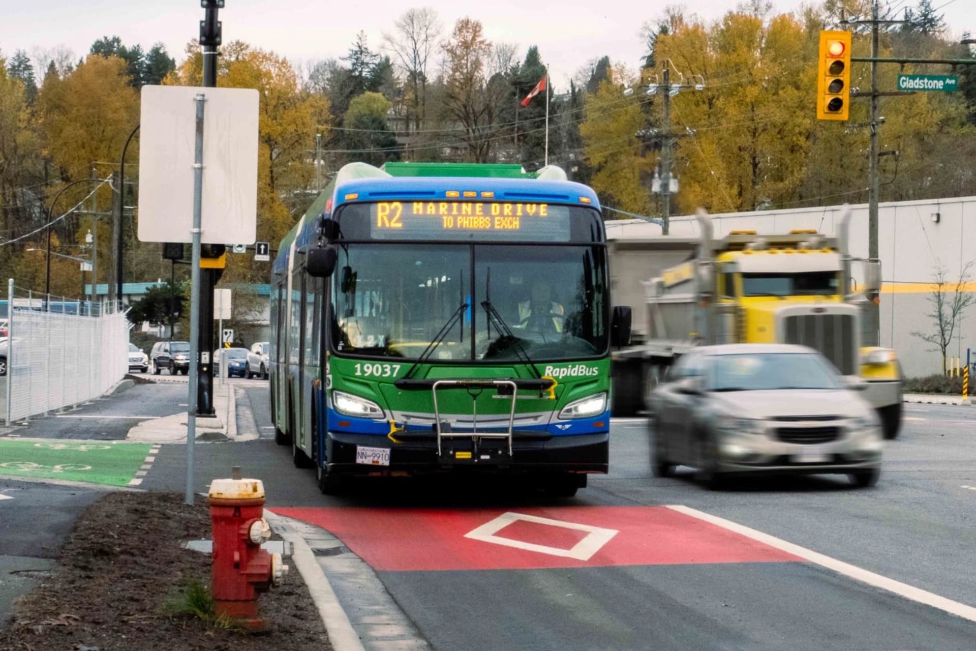 https://images.dailyhive.com/20250520212640/translink-r2-marine-drive-rapidbus-north-shore-f.jpg