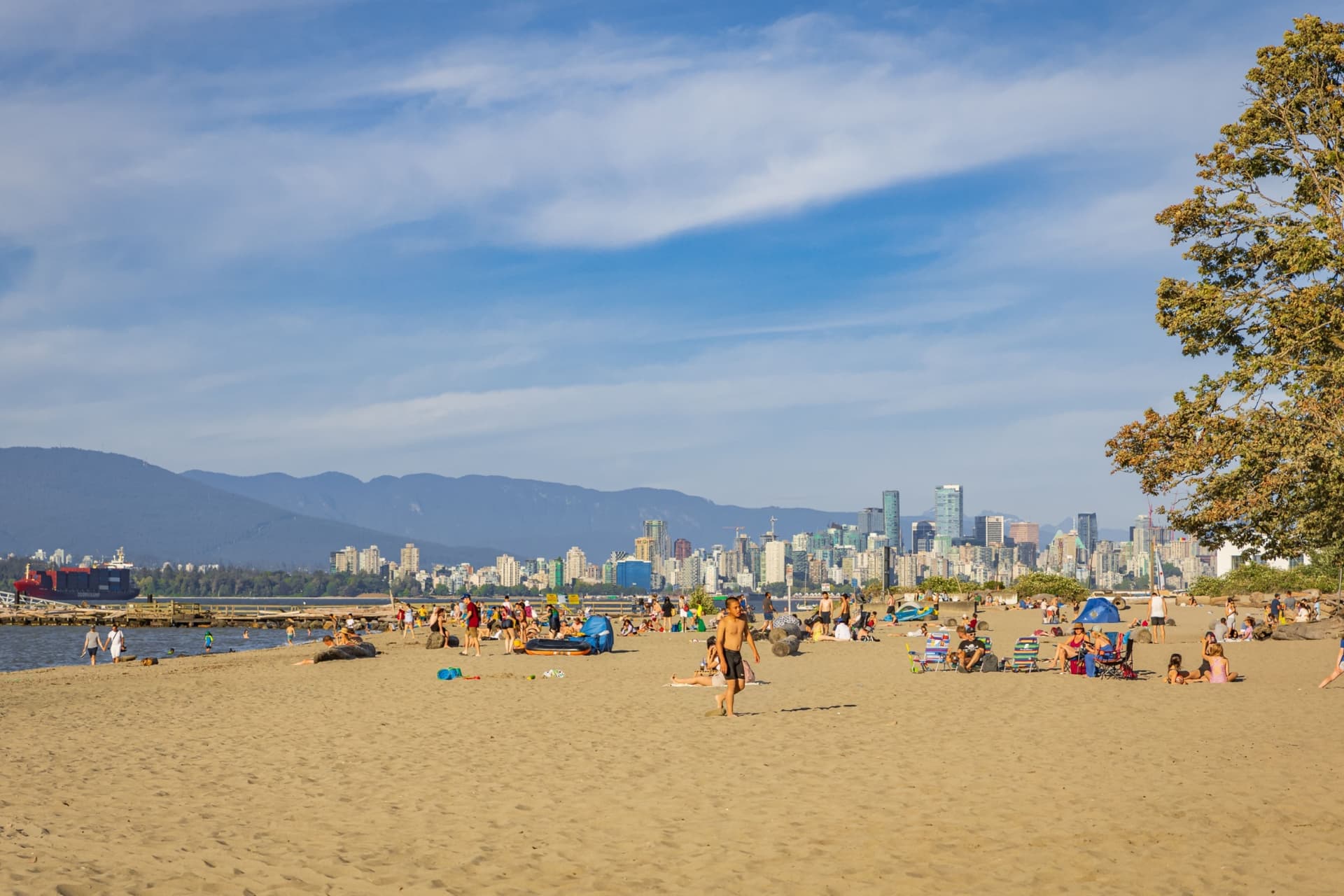 https://images.dailyhive.com/20250527121644/Metro-Vancouver-hot-weather-.jpg