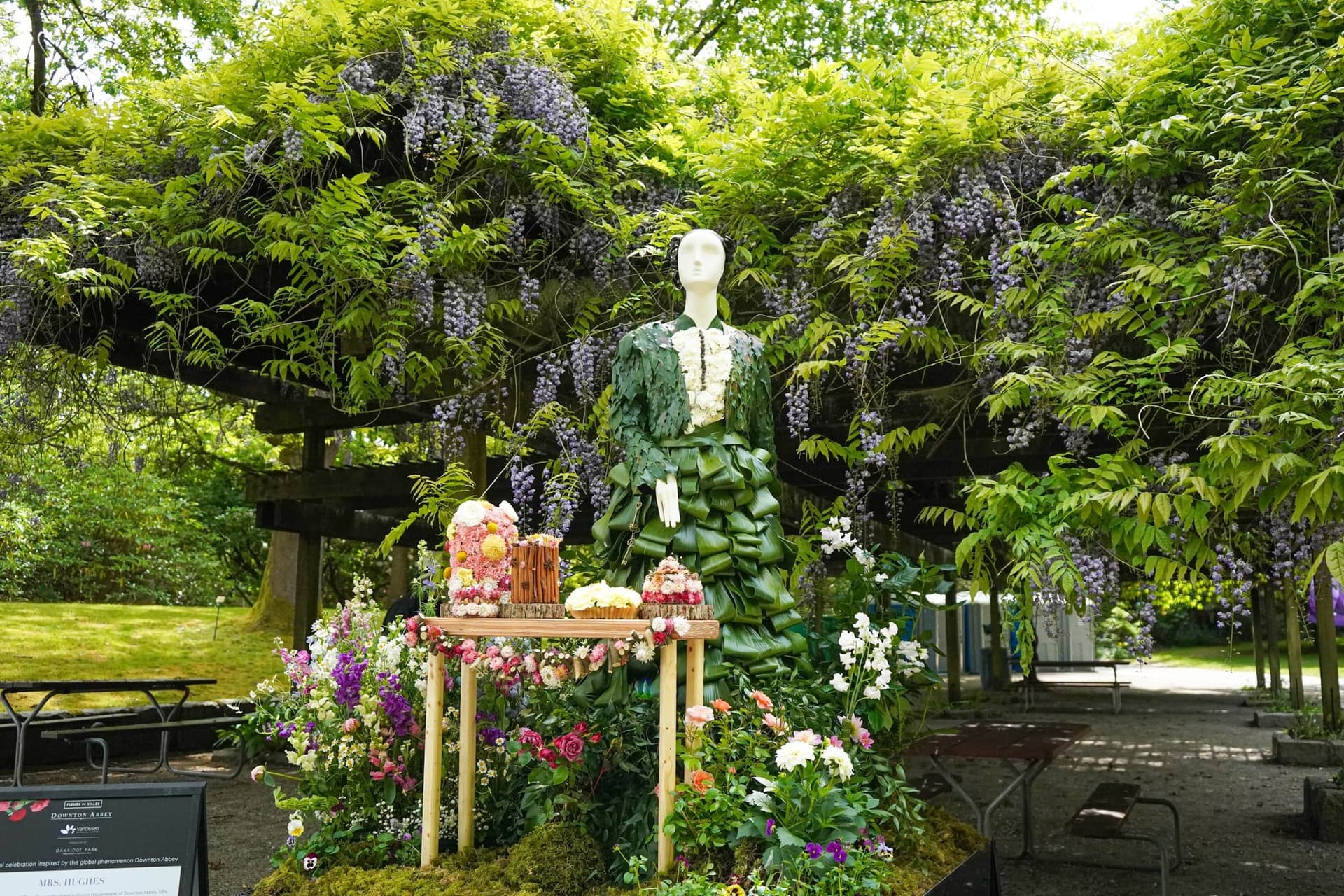 https://images.dailyhive.com/20250528164223/Fleurs-Des-Villes.jpg