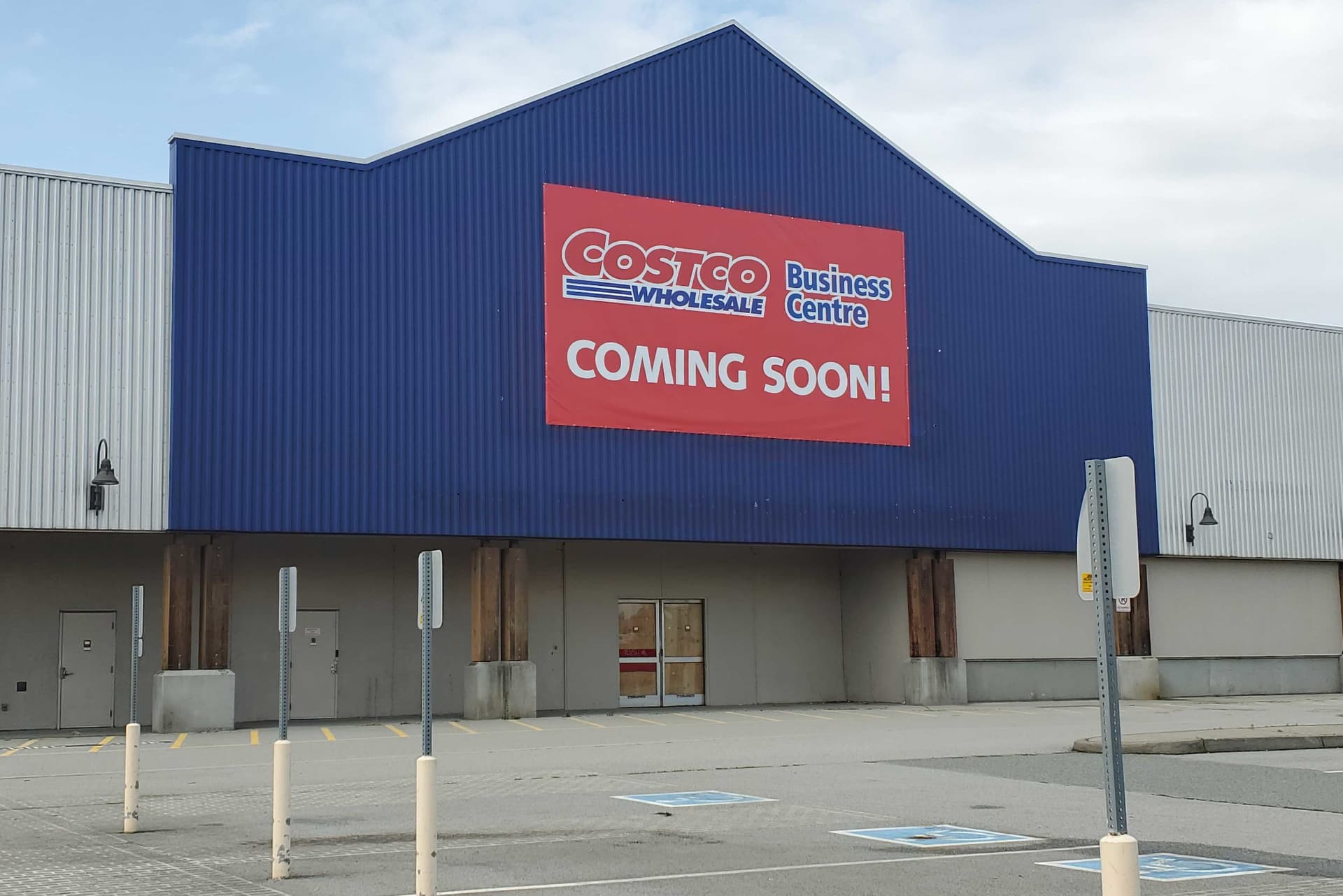 https://images.dailyhive.com/20250603113559/Costco-4.jpg