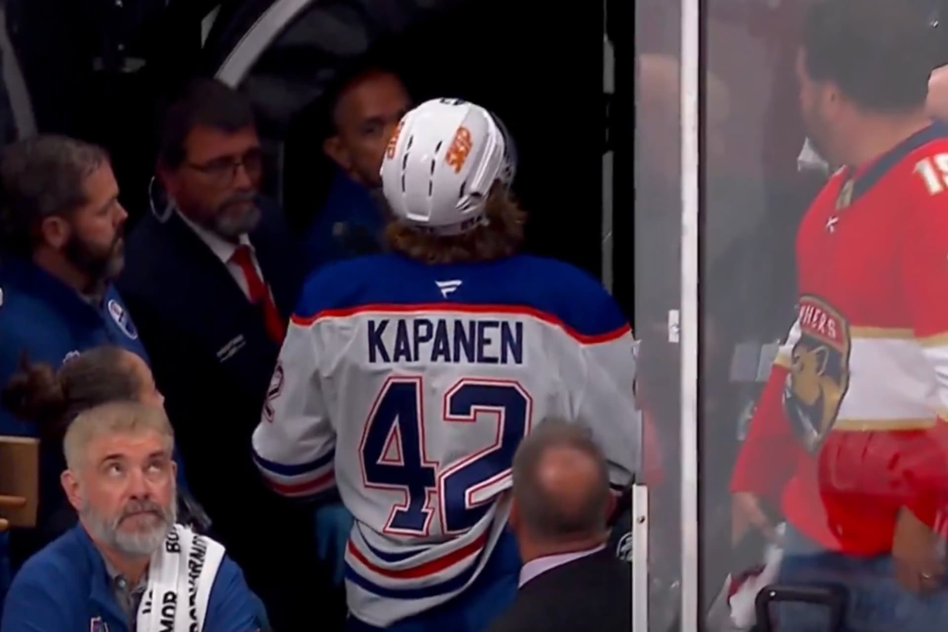 https://images.dailyhive.com/20250609204043/Oilers-Kapanen-1.jpg