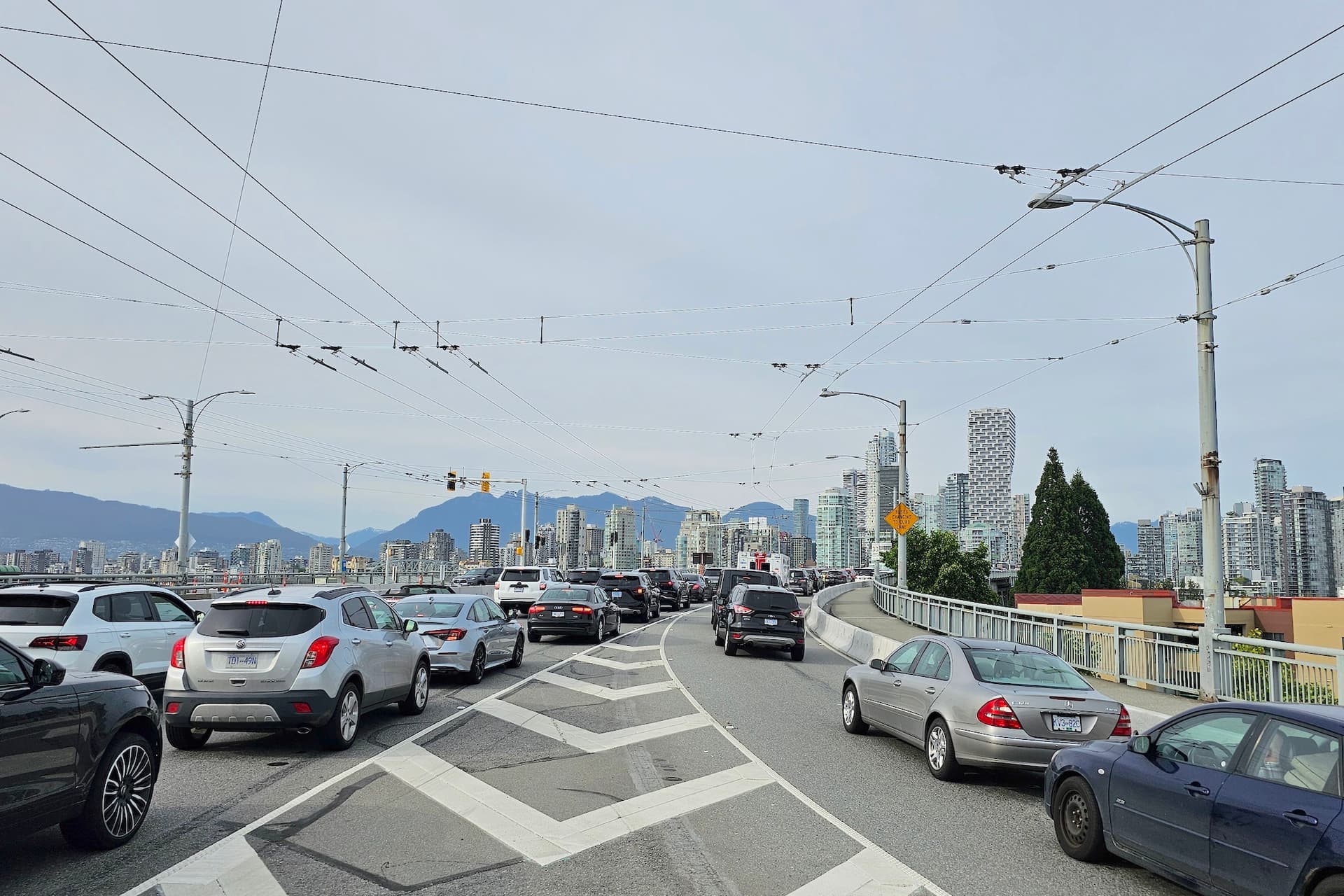 https://images.dailyhive.com/20250611195050/downtown-vancouver-traffic-congestion-gridlock-f.jpg