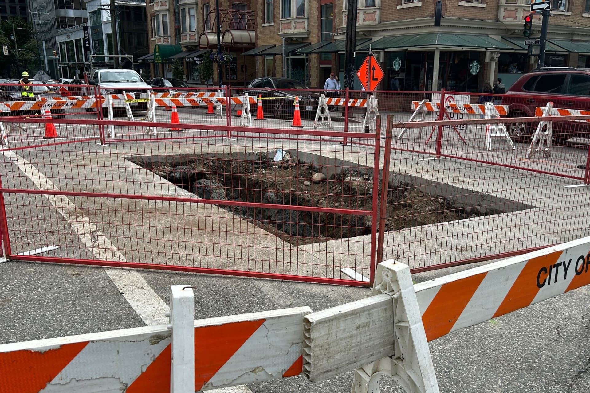 https://images.dailyhive.com/20250618131904/Sinkhole-3.jpg