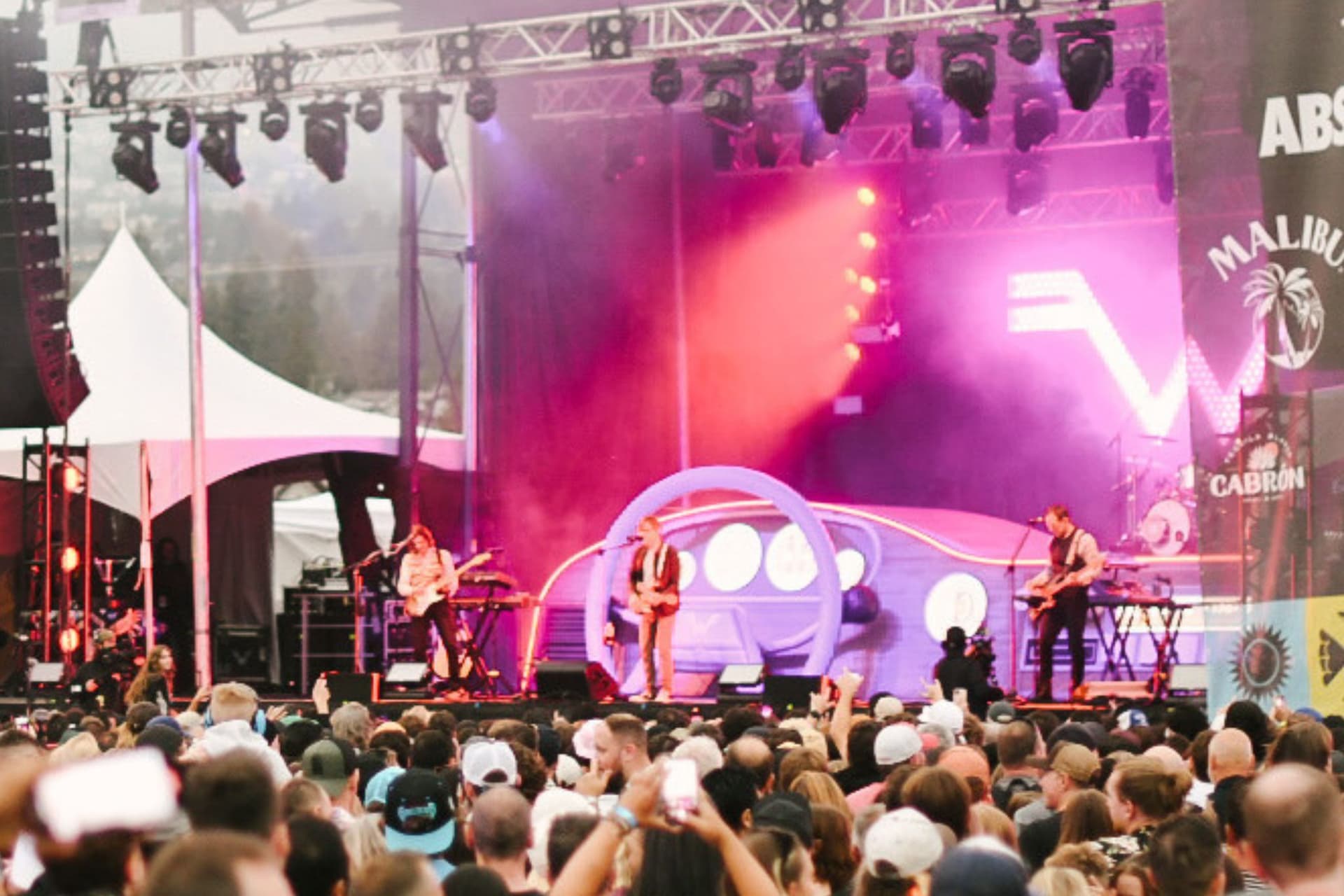 https://images.dailyhive.com/20250619130618/Ambleside-Music-Festival-.jpg