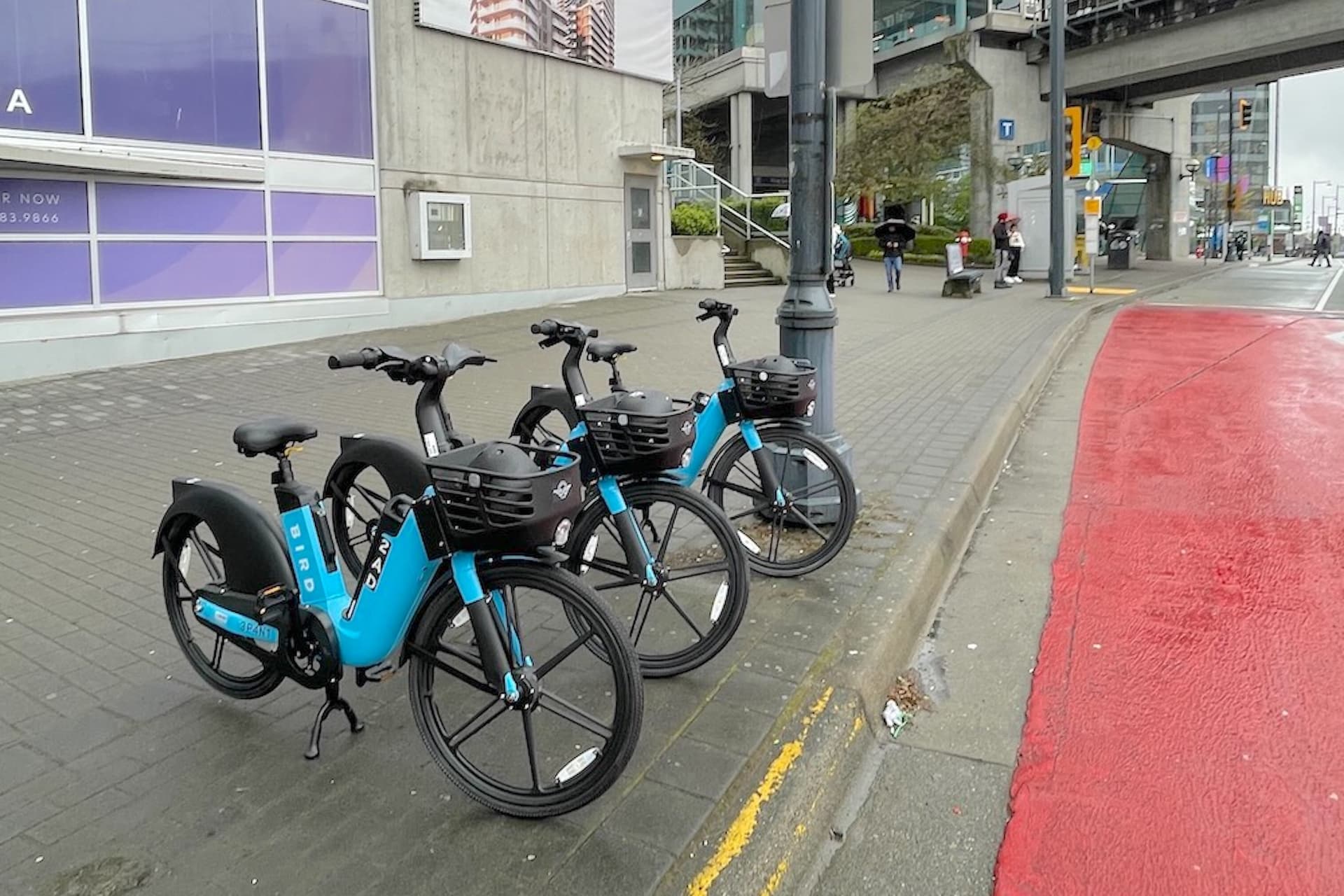 https://images.dailyhive.com/20250702214541/bird-bike-share-e-bike-surrey-king-george-station-f.jpg