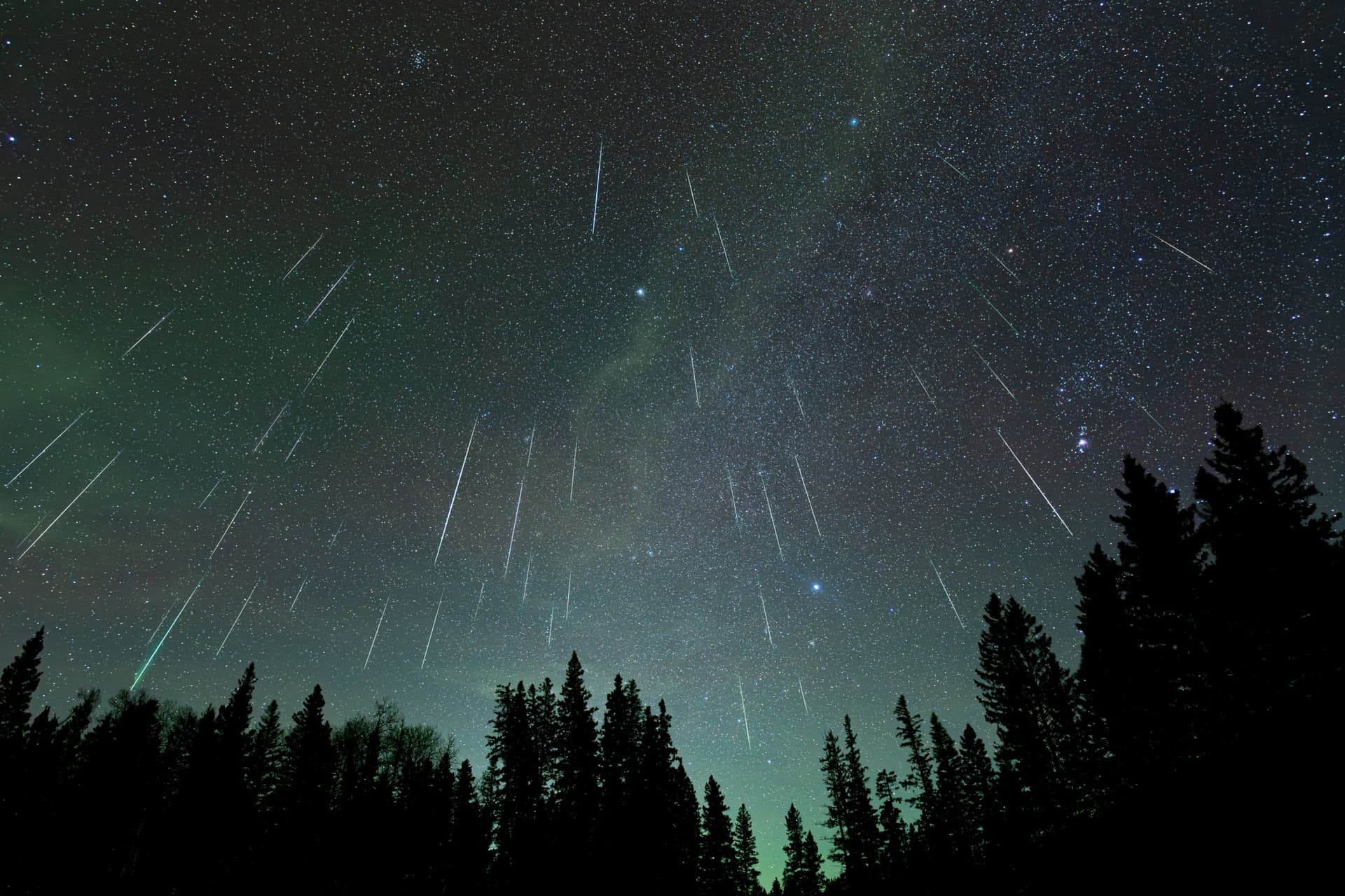 https://images.dailyhive.com/20250707134312/Perseids-meteor-shower-.jpg