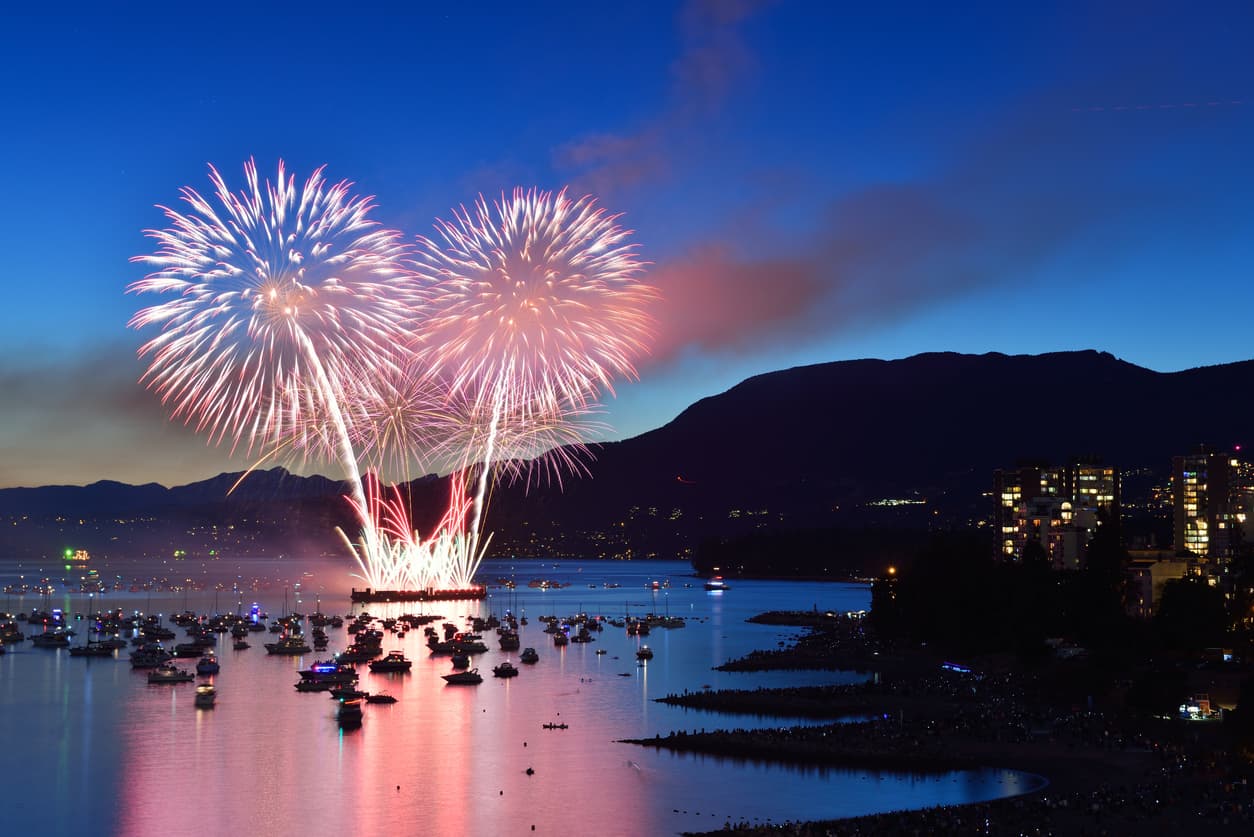 밴쿠버 Honda Celebration of Light, 물 위에서 안전하게 즐기는 방법 5가지-이미지