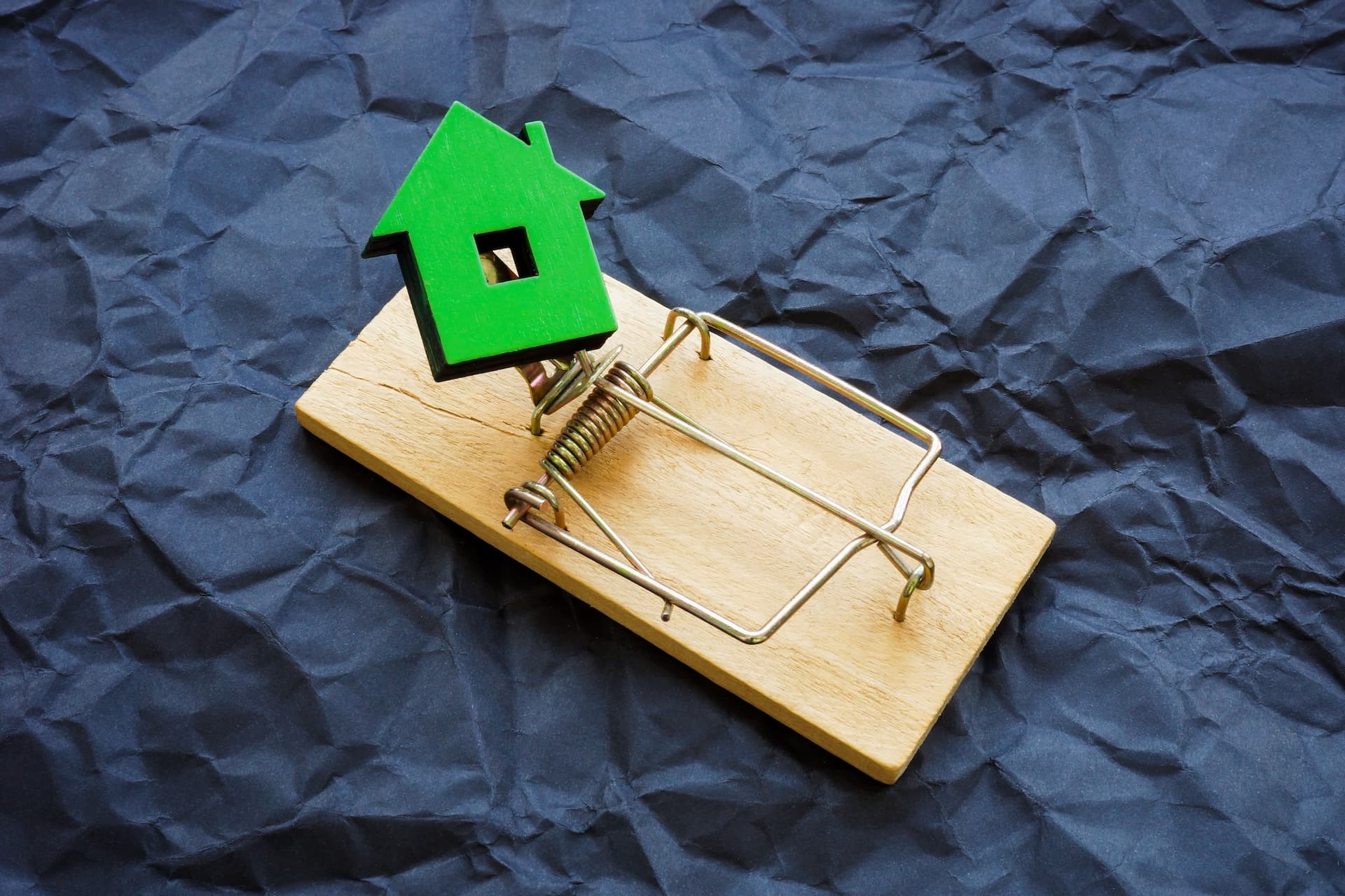 https://images.dailyhive.com/20250714205350/home-sale-house-rat-trap-mortgage-fraud-illegal-f.jpg