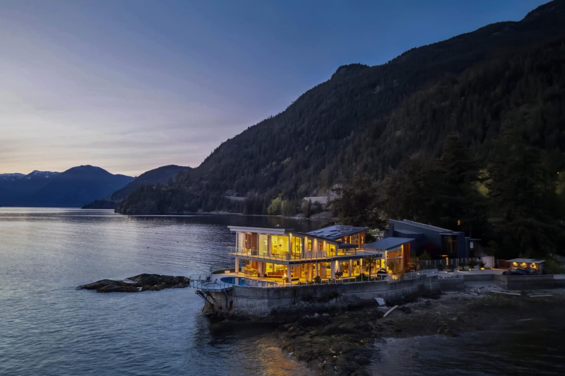 https://images.dailyhive.com/20250716093727/west-vancouver-home.jpg