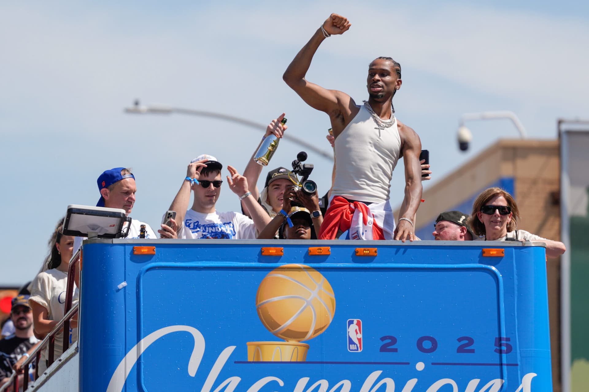 Shai Gilgeous-Alexander, 고향 Hamilton에서 영웅의 귀환을 맞이하다-이미지