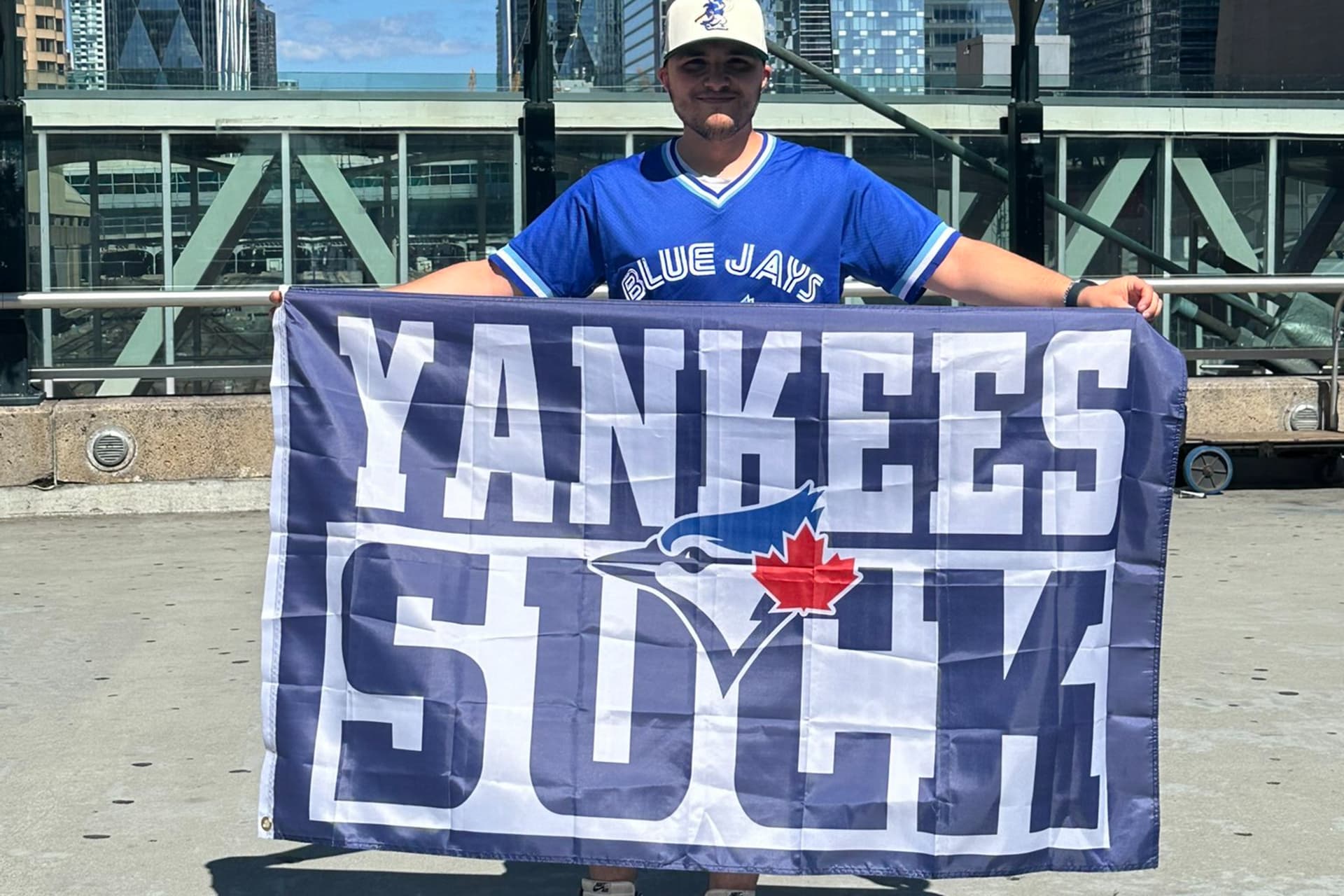 https://images.dailyhive.com/20250722105642/blue-jays-yankees-suck-flag.jpeg