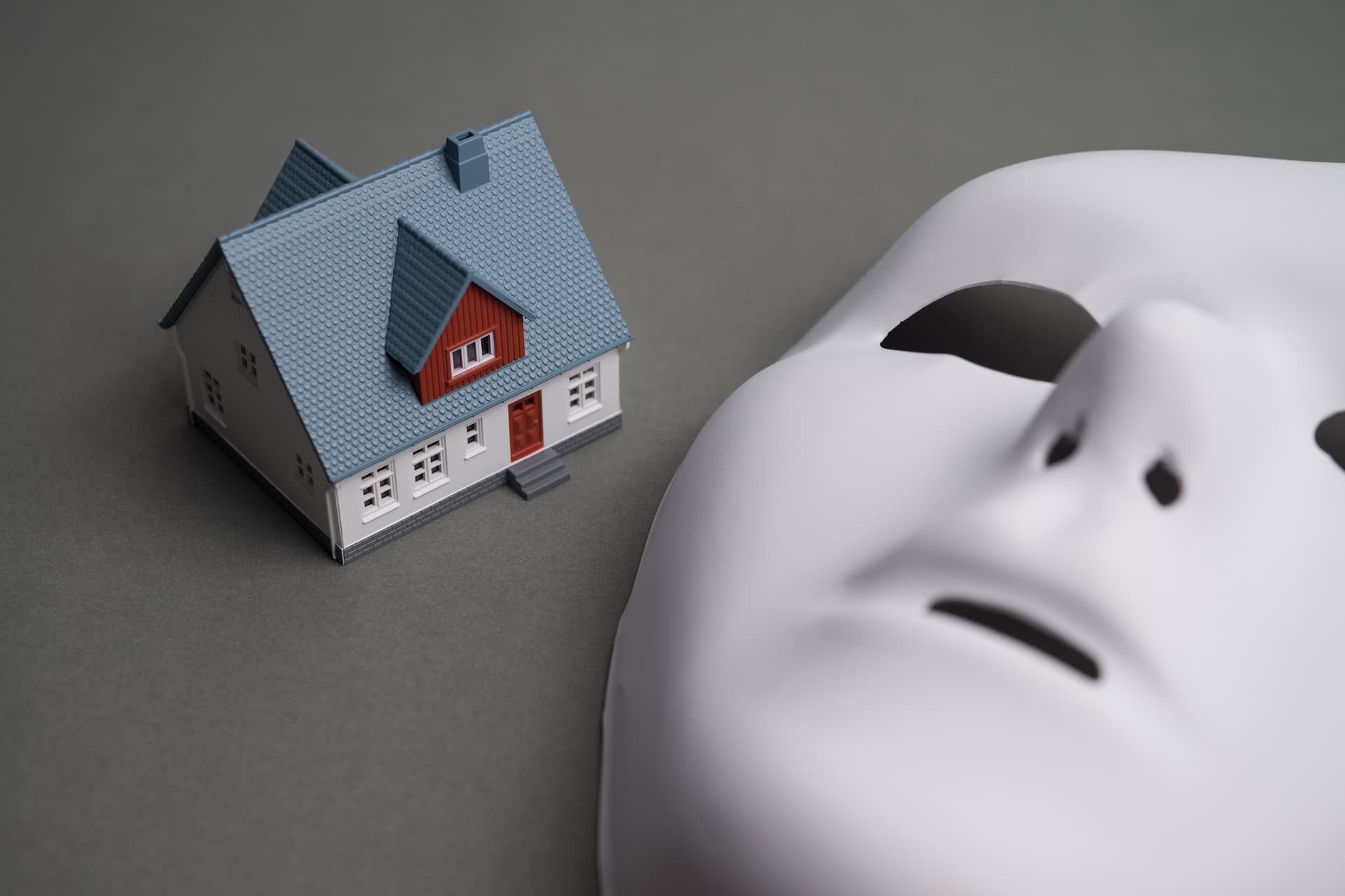https://images.dailyhive.com/20250805124054/housing-real-estate-scam-crime-f.jpg