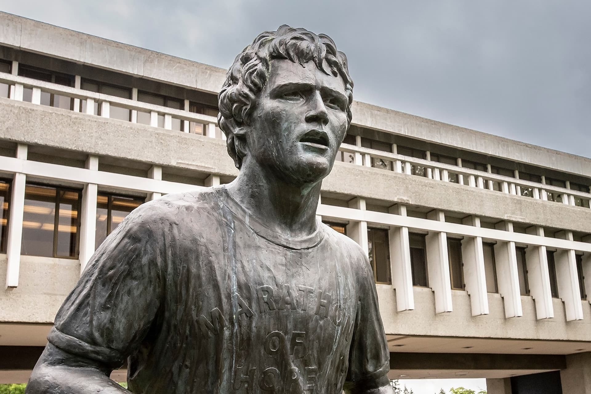 https://images.dailyhive.com/20250806132054/terry-fox-statue-sfu-burnaby-f.jpg