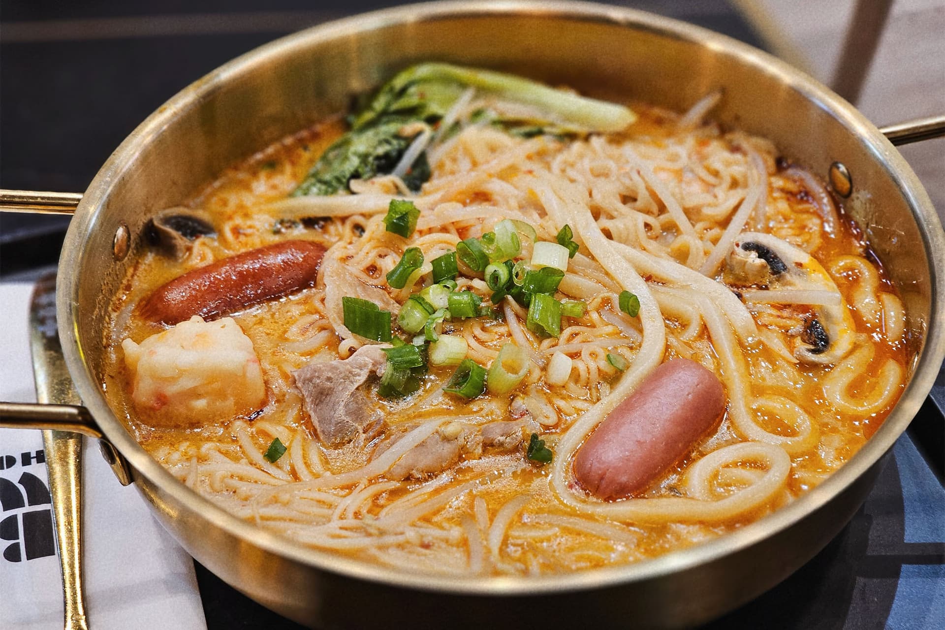 토론토에 셀프 서비스 말라탕 전문점 'Hi Bowl' 오픈! 세계적인 핫팟 체인 하이디라오의 새로운 도전-이미지