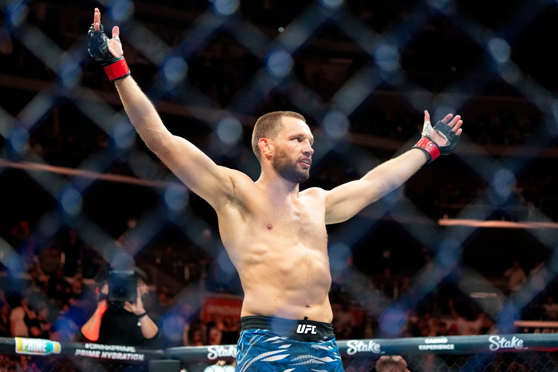 https://prod-static.dailyhive.com/uploads/2025/08/Reinier-De-Ridder-UFC.jpg