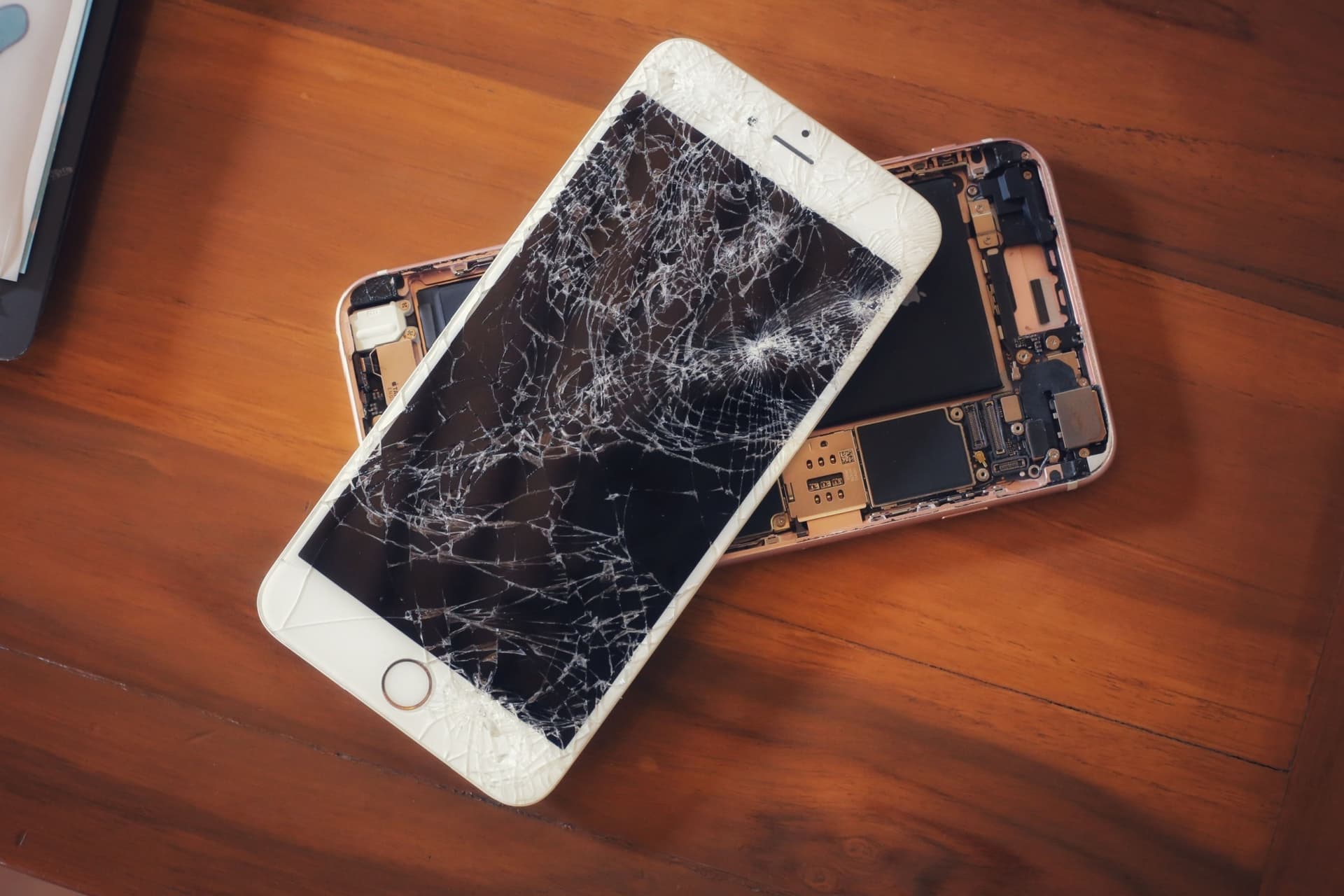 애플, 캐나다에서도 자가 수리 프로그램 확대! iPhone 사용자들의 선택권이 넓어졌다-이미지