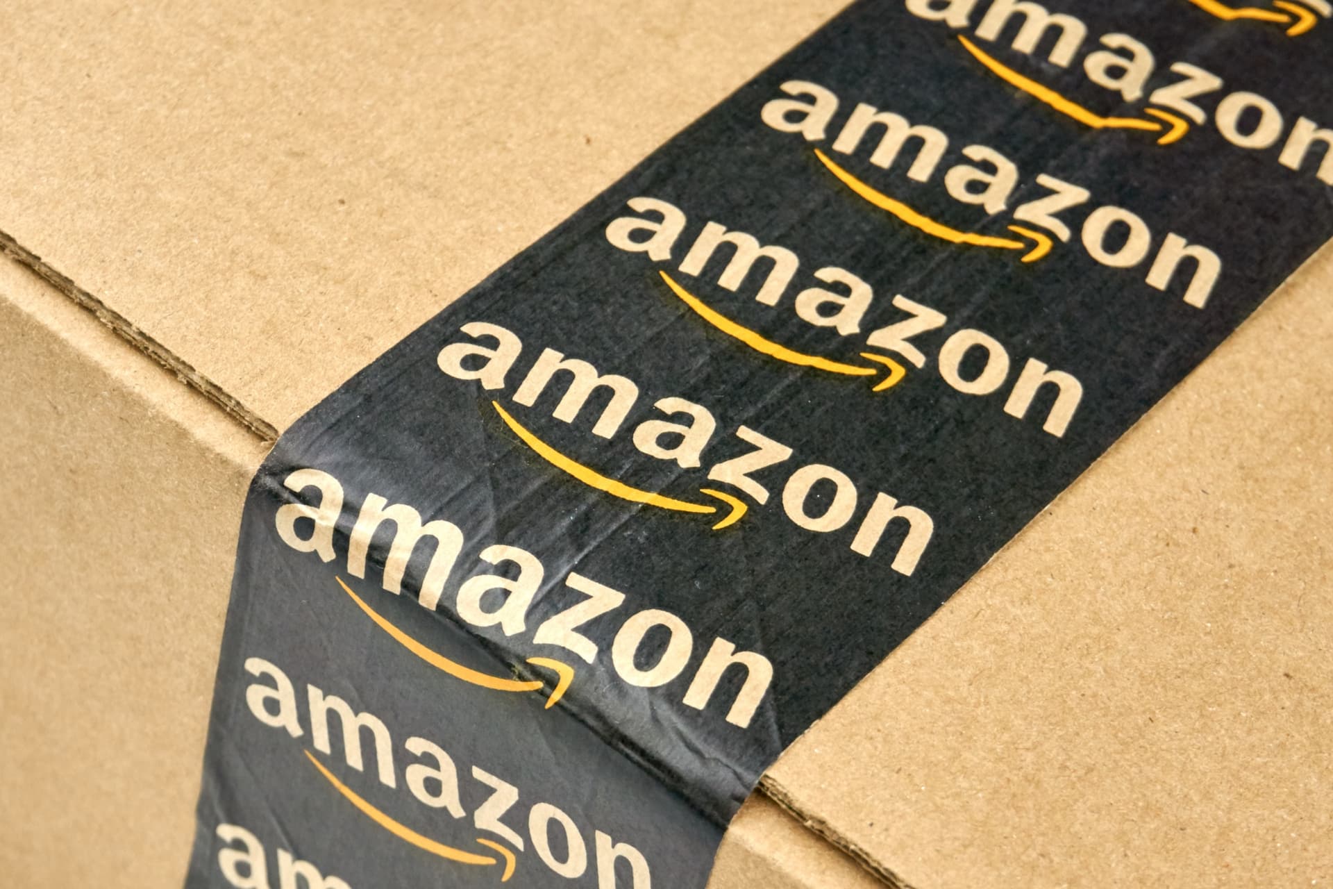 https://prod-static.dailyhive.com/uploads/2025/08/amazon-canada-2.jpg