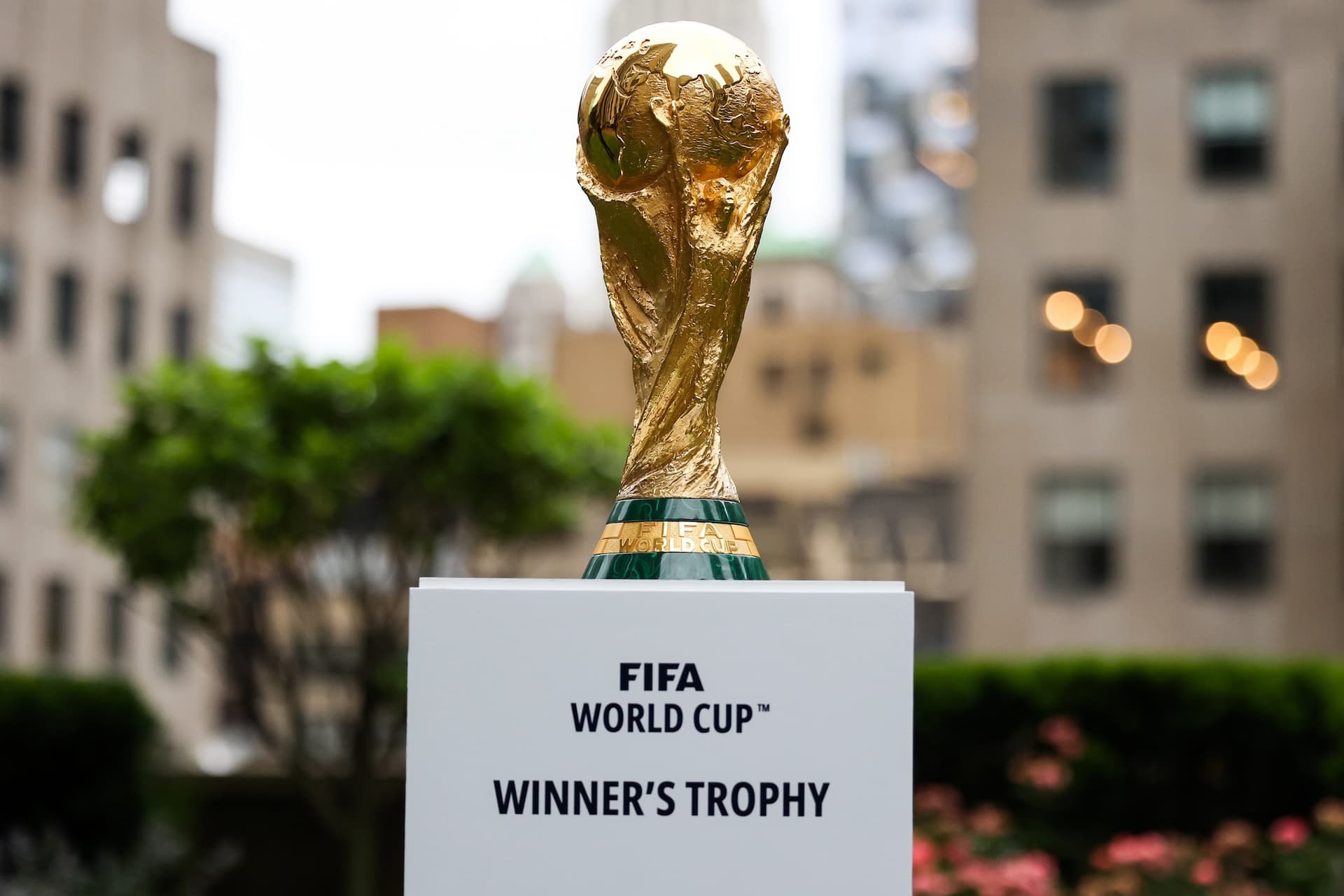 https://prod-static.dailyhive.com/uploads/2025/08/fifa-world-cup-trophy.jpg