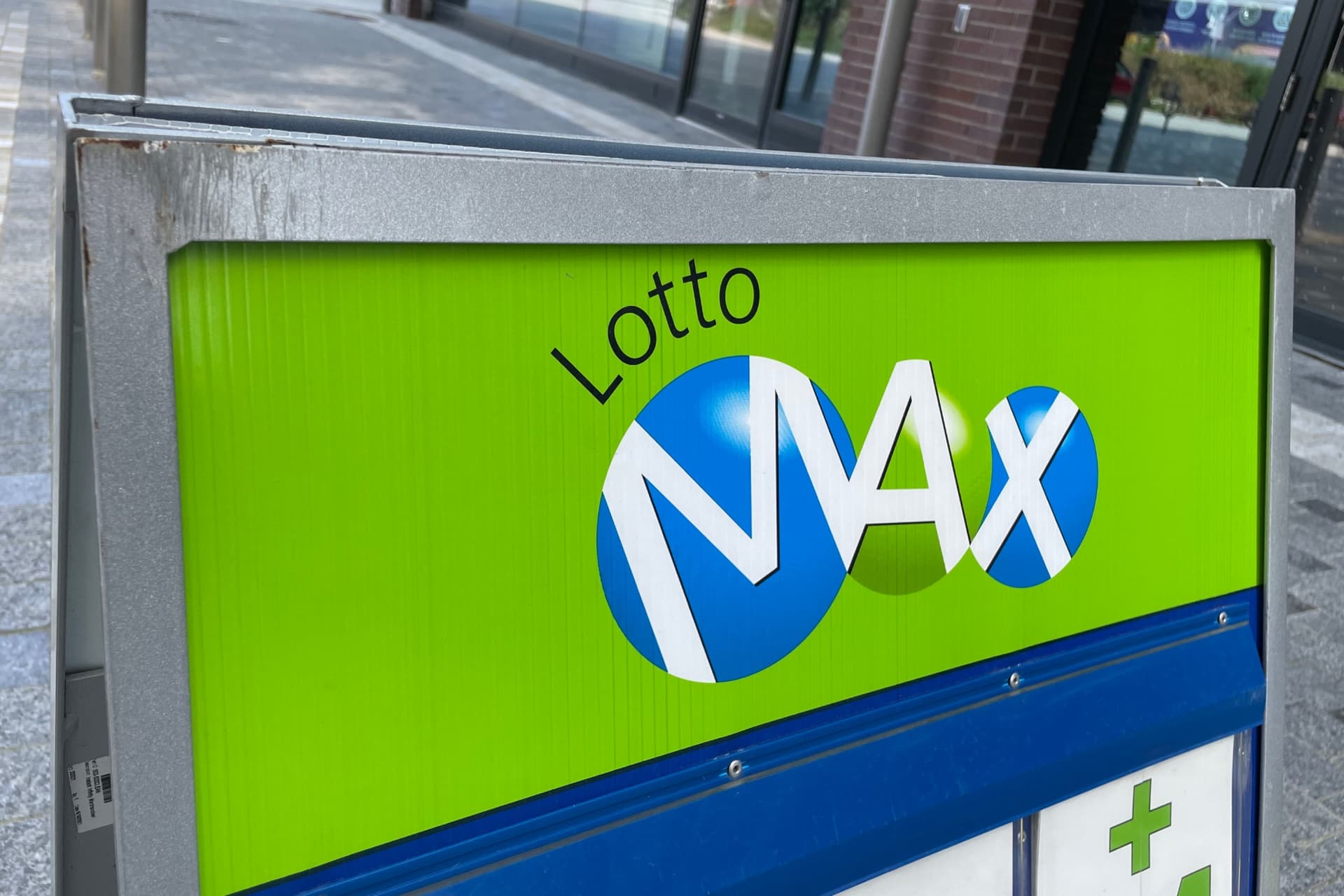 https://prod-static.dailyhive.com/uploads/2025/08/lotto-max-1.jpg