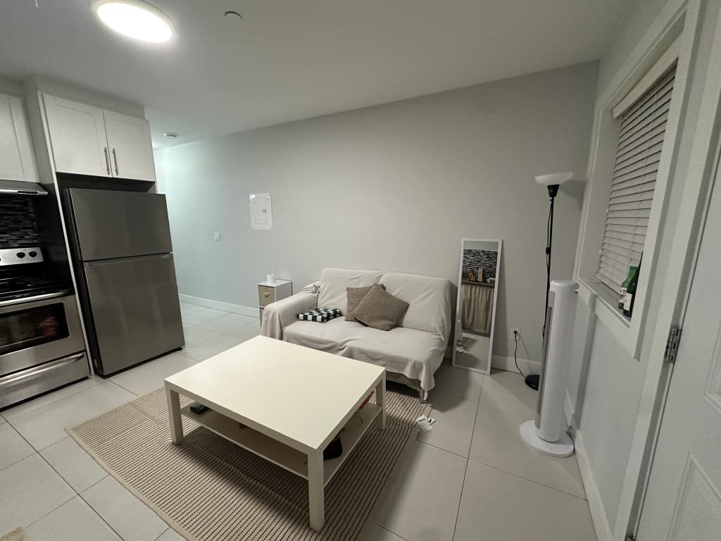 2 Bed · 1 Bath 집 테이크오버 (가전·가구 포함) 하실 분 구합니다 썸네일