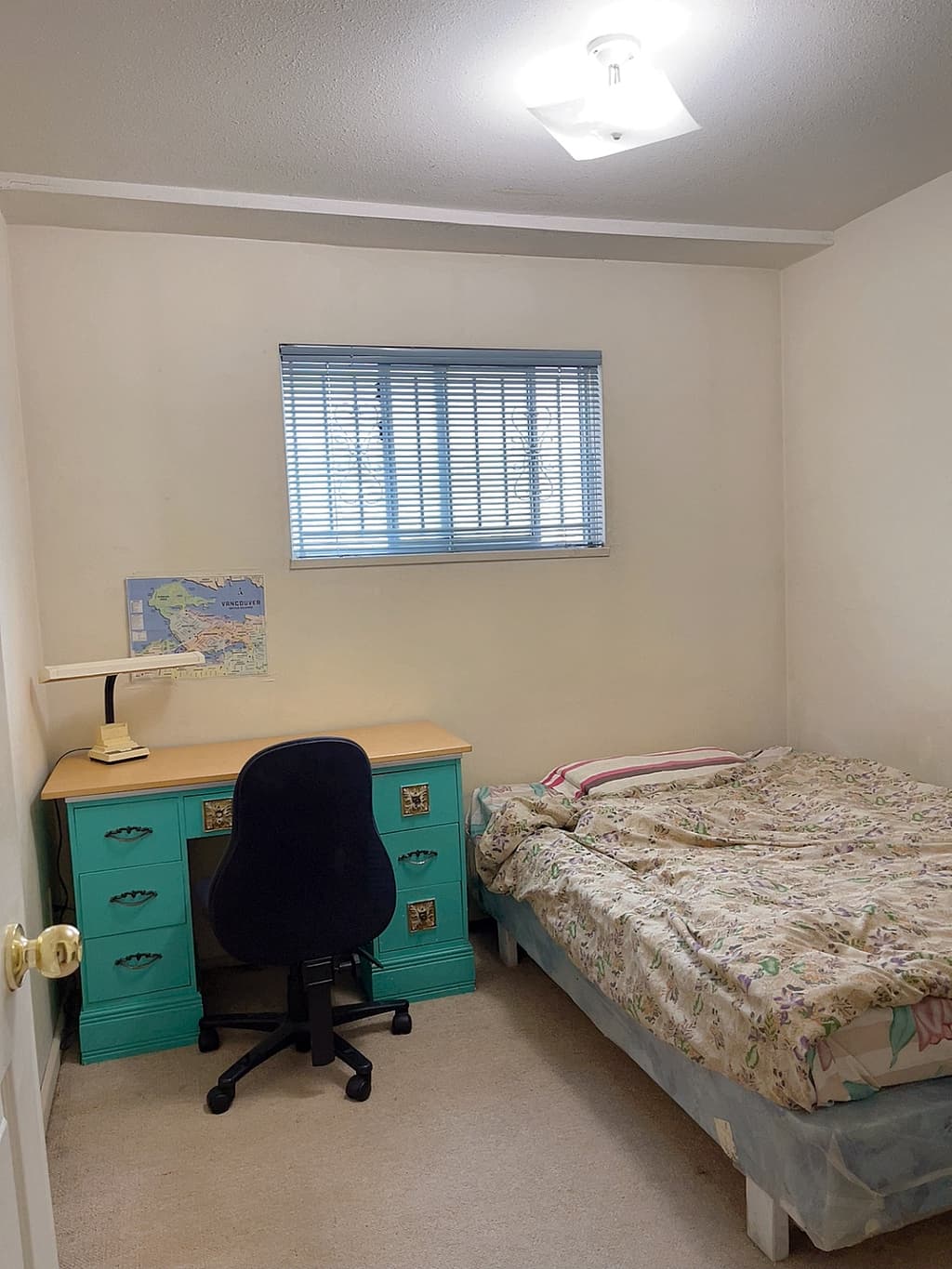 밴쿠버 단기 룸렌트 ★ 하루 35불 ★ 1월 4일까지 ★ Commercial-Broadway역 도보 15분 ★ 여성분만 썸네일