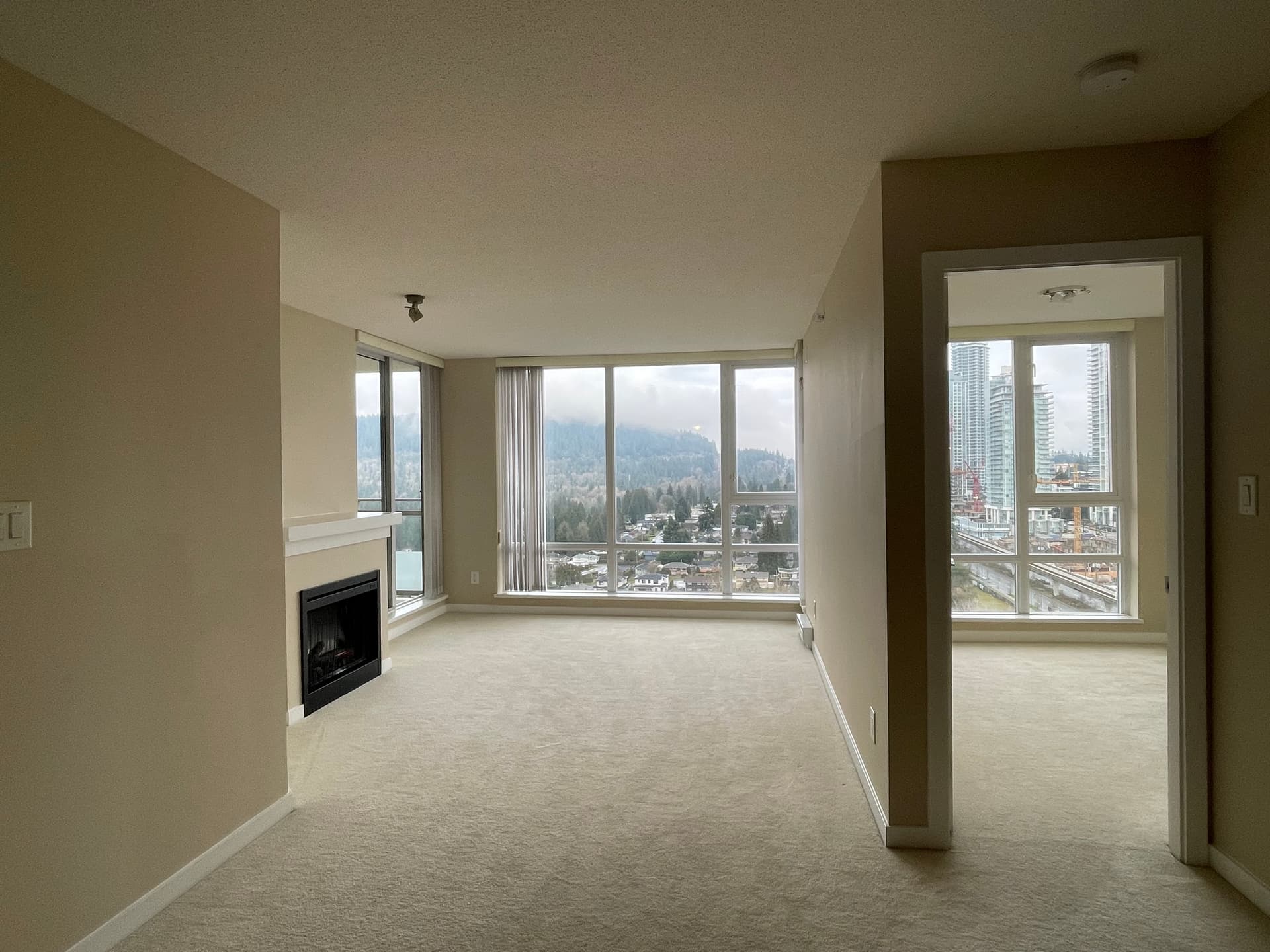 로히드스테이션2베드2베쓰($2650) 테이크오버or6개월 썸네일