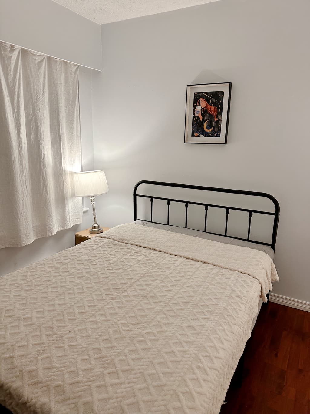 커머셜 근처 큰 거실 여자 룸메이트 (12월 한달단기가능) 썸네일