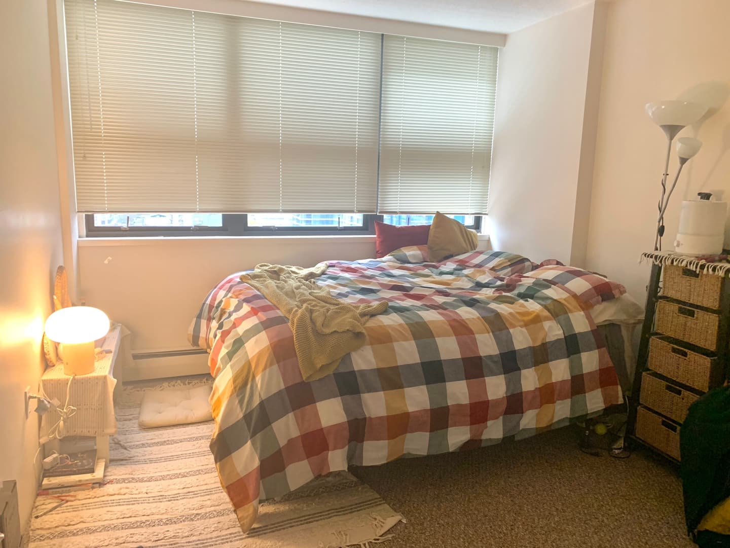 다운타운 랍슨st 위치한 777 Cardero st 세컨 룸매 구합니다. 총 2명 사는 집 1월 1일 입주 썸네일