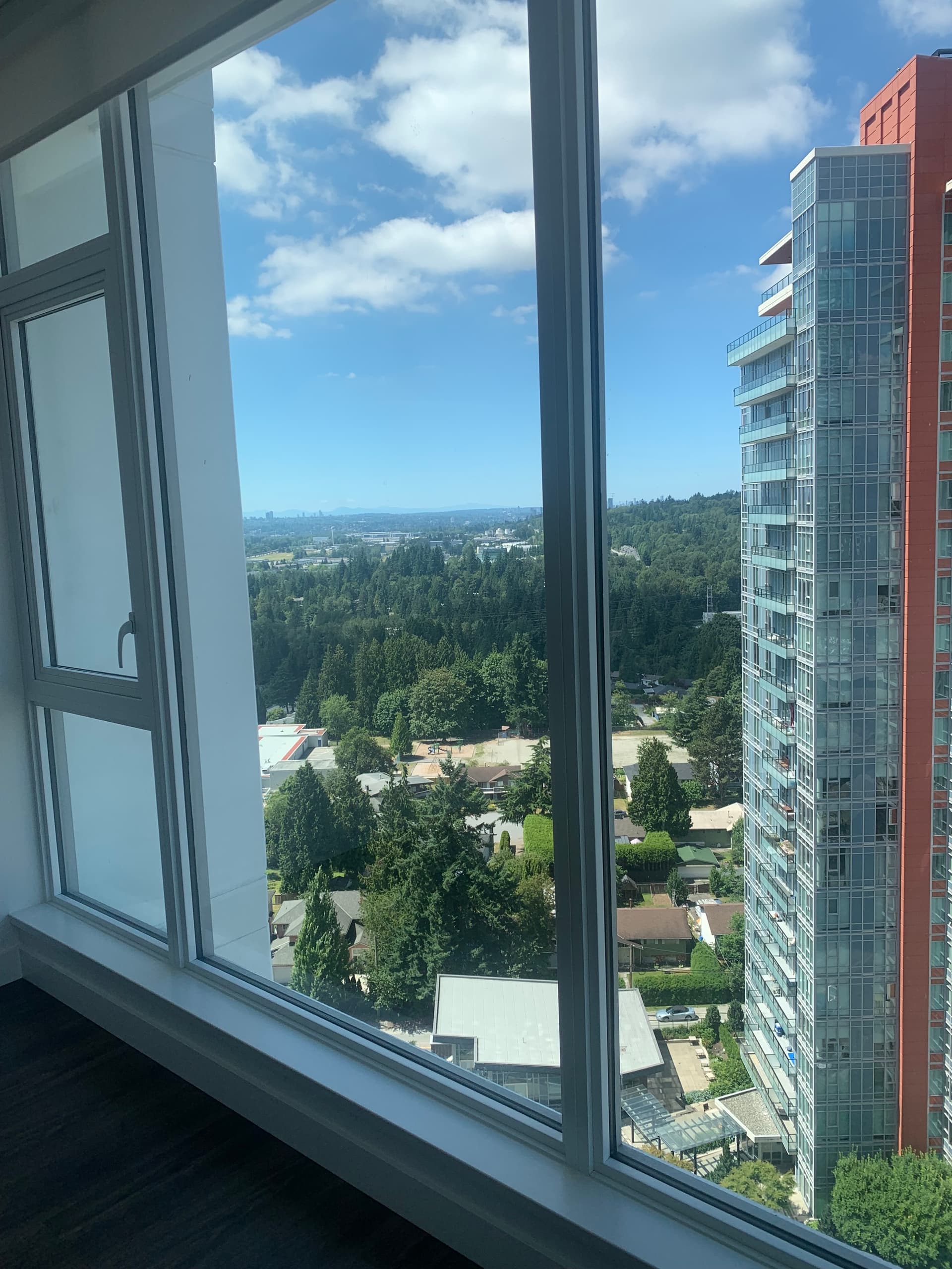 버퀴틀람역 초역세권 Brand NEW콘도 2BED 2BATH 렌트합니다 썸네일