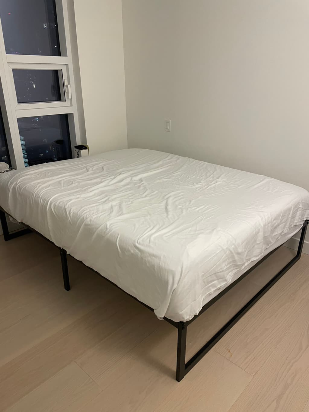 퀸-매트리스-지누스-프레임-팝니다-STL46-이미지