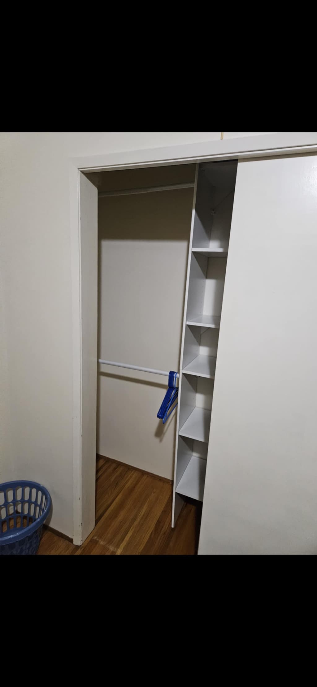 E 42nd ave near Victoria Dr 룸쉐어 1,000불 (여성전용) - 조이스역 가까워요 썸네일