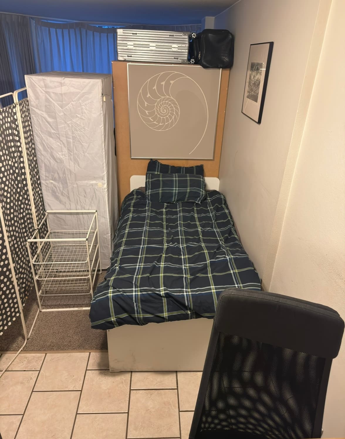 ■ 합법적인 BC주정부 계약서로 계약 ■ 즉시입주 ■ 다운타운 ■ $700 거실쉐어 ■ 추가비 NO ■ 남자만 썸네일