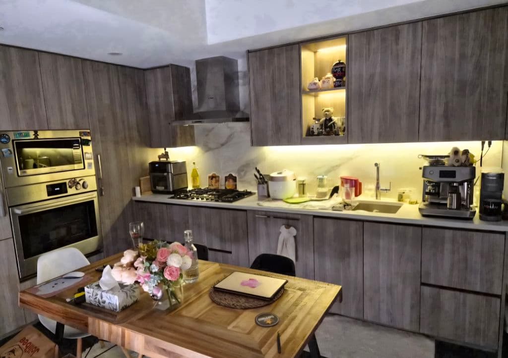 써리 최신콘도 장/단기 임대 썸네일