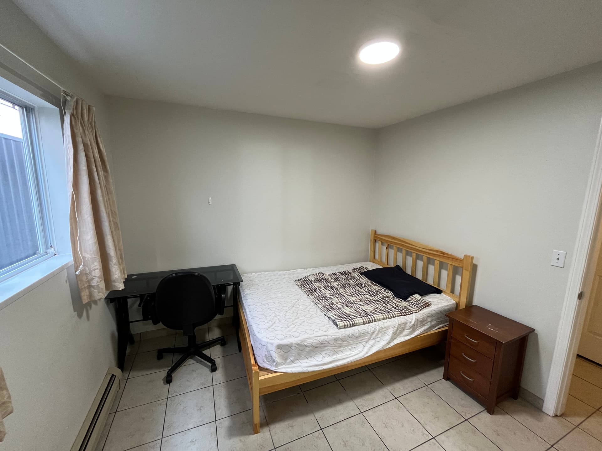 $850 1 Bed Metrotown w/ own bath, 27 min to Downtown/ Nov 1 (Female only) 썸네일