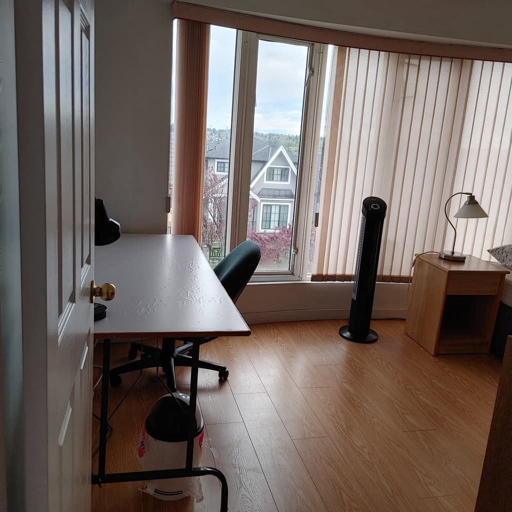 랜프류 근처 여성전용 $950🏠 썸네일