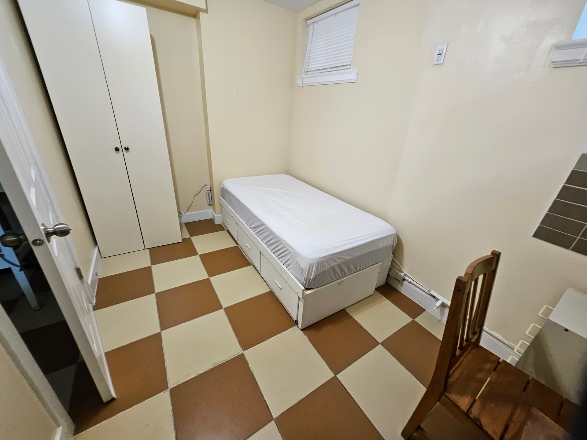 밴쿠버 1존 하우스 앞잔디공원 여성전용 전철역도보 1~2분 바닥난방 다운타운 약12분 썸네일