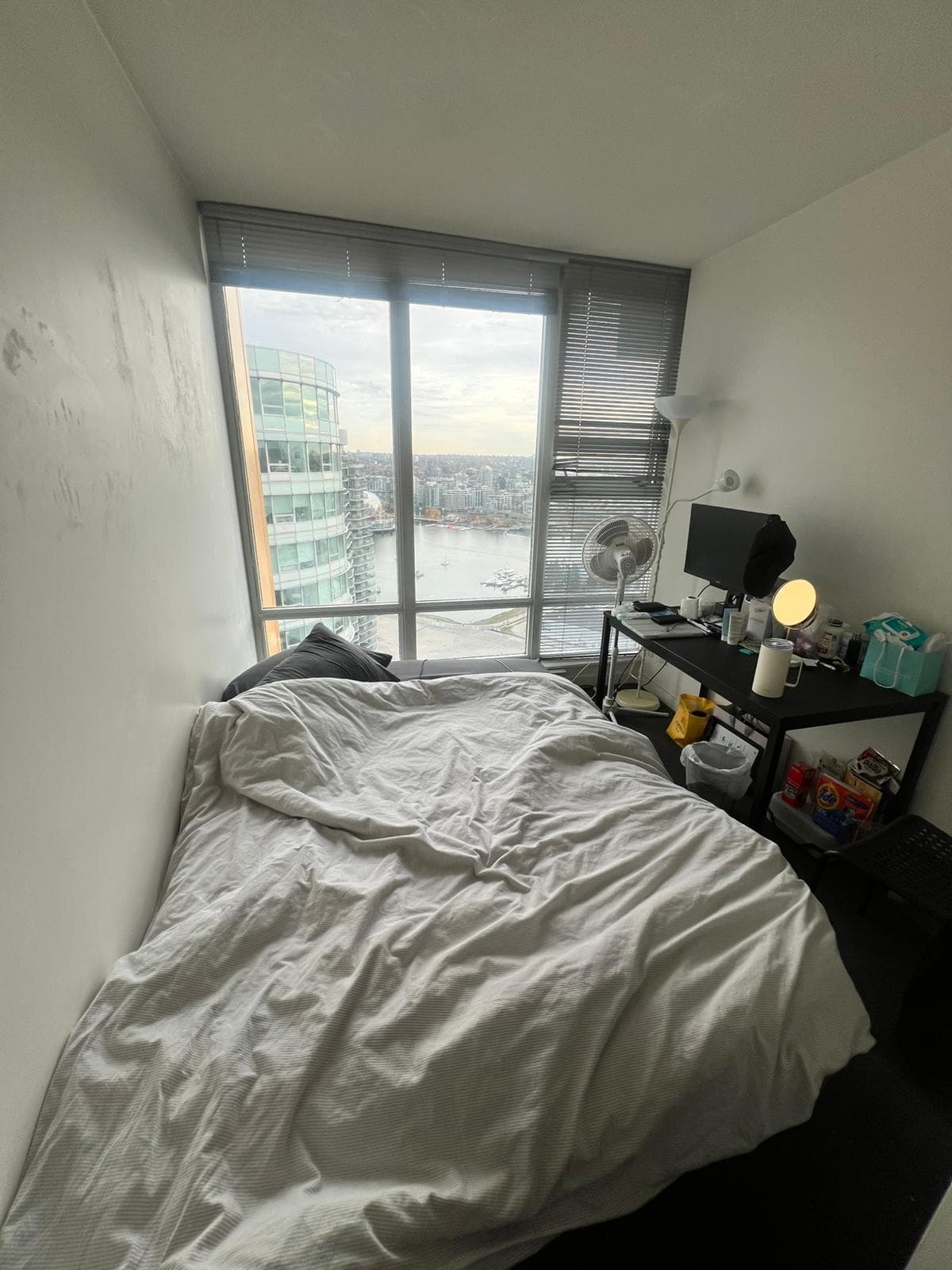 12월 1일 차이나타운역 3분, 세컨룸, 1250CAD 썸네일