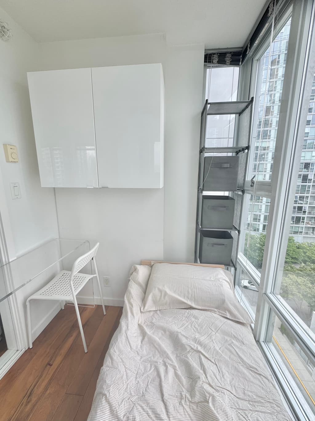 🏡 밴쿠버 다운타운 콘도 솔라룸 룸메 구해요 (거실쉐어 ❌/난방되는방 추위걱정 놉!)빠른뷰잉시 첫달할인!! 썸네일