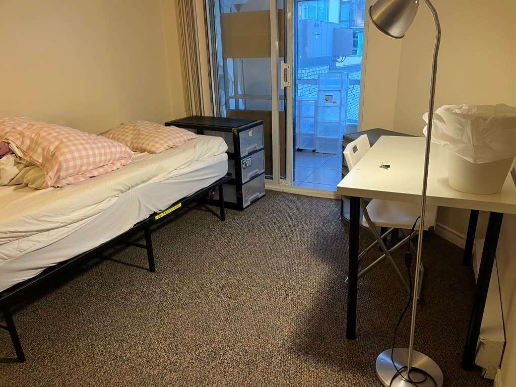 12/1 다운타운 세컨룸 한달만 지내실분 썸네일