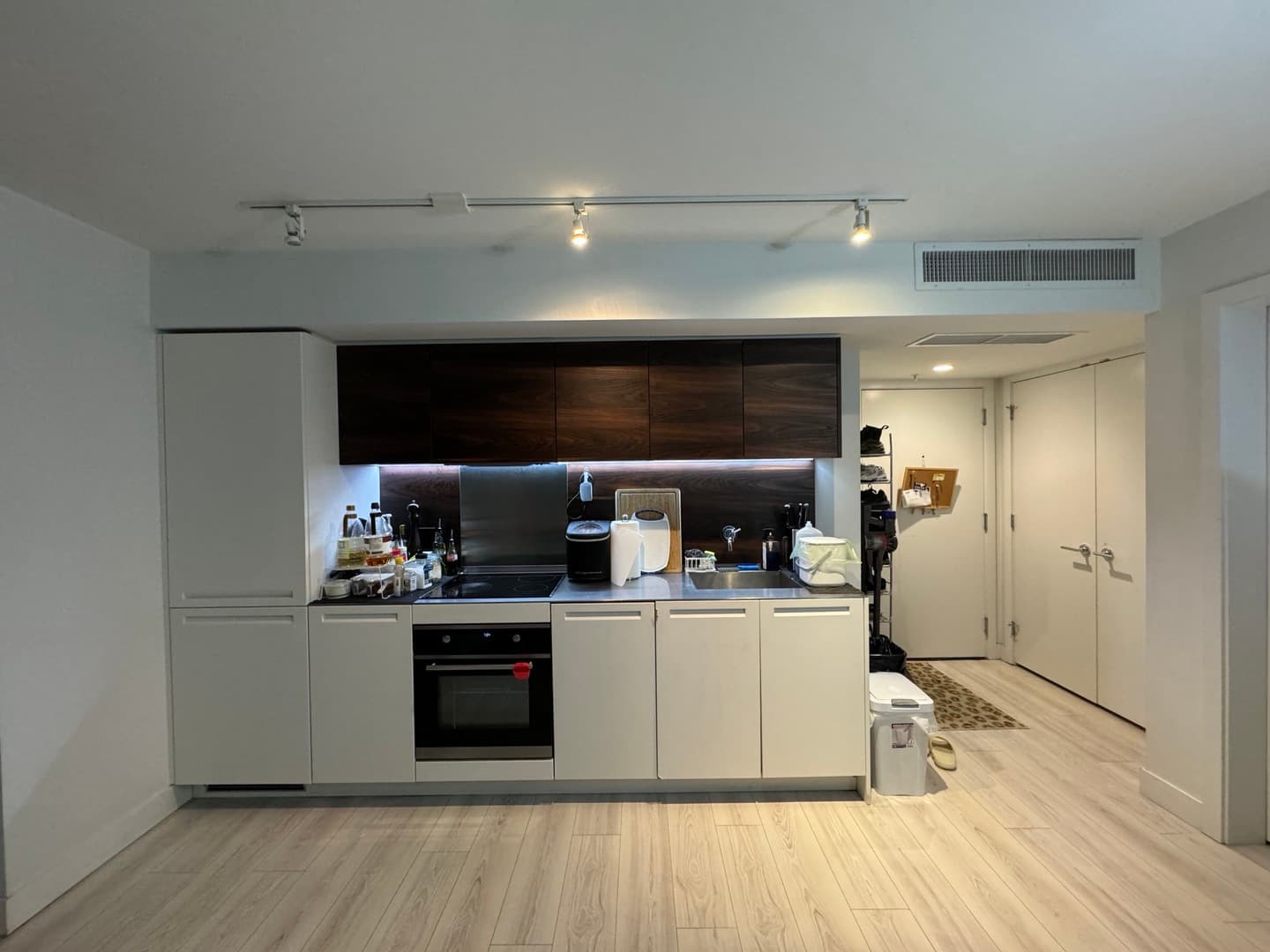 1월 1일 또는 1월 16일부터 다운타운 덴에 들어오실분 구합니다. 썸네일