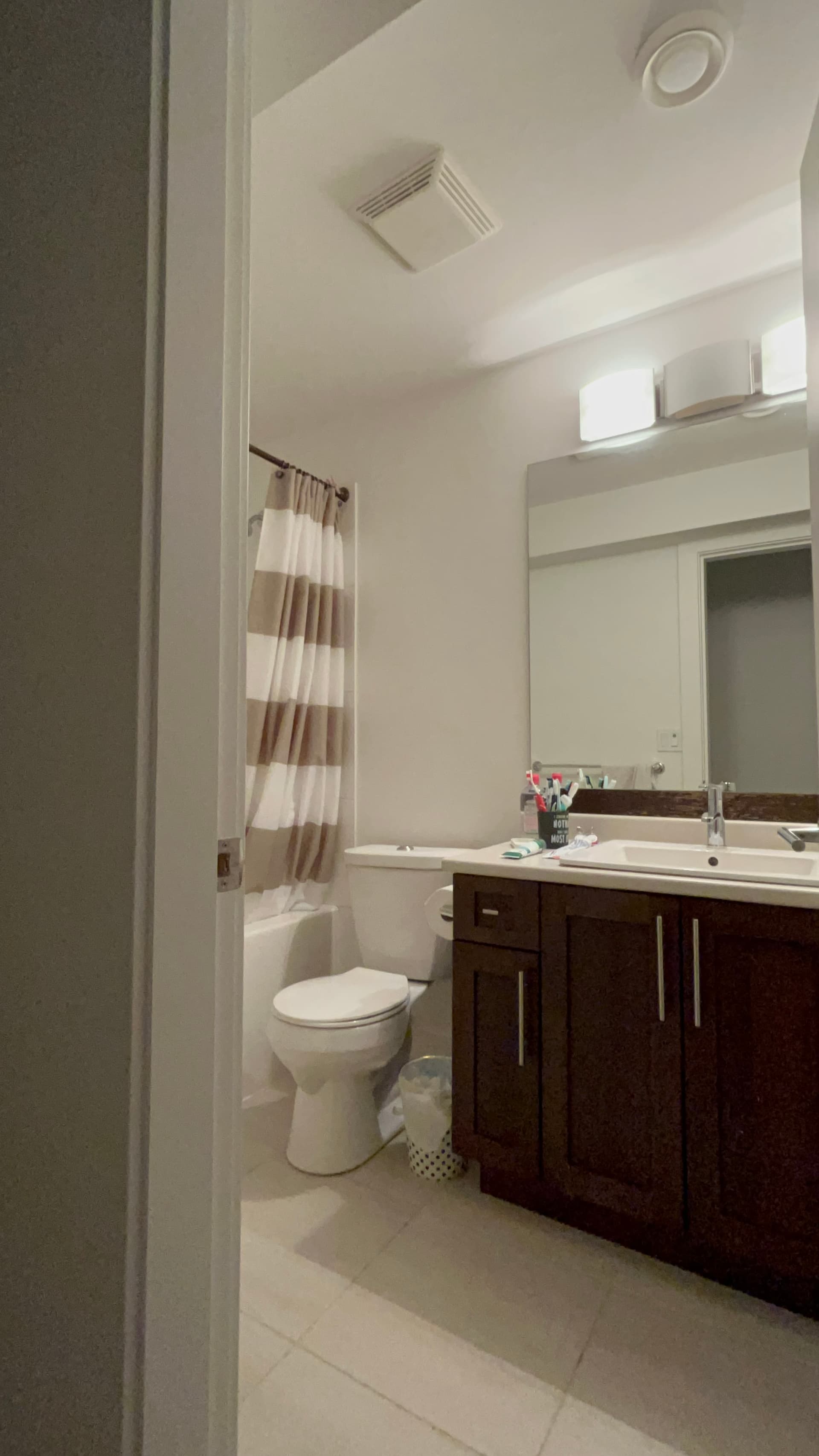 여성분 룸렌트 1000불 (전용욕실) 썸네일