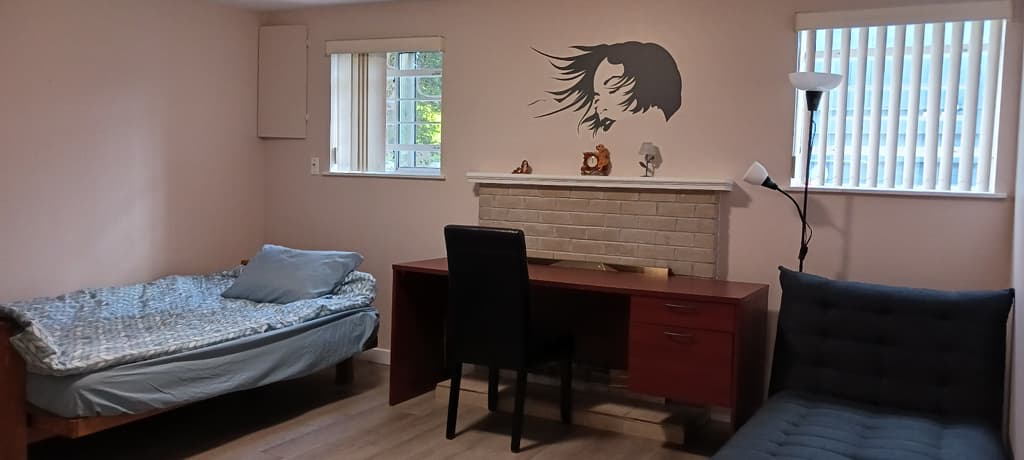 버나비 (홀덤 & SFU 부근) 12월 1일 입주 가능 썸네일