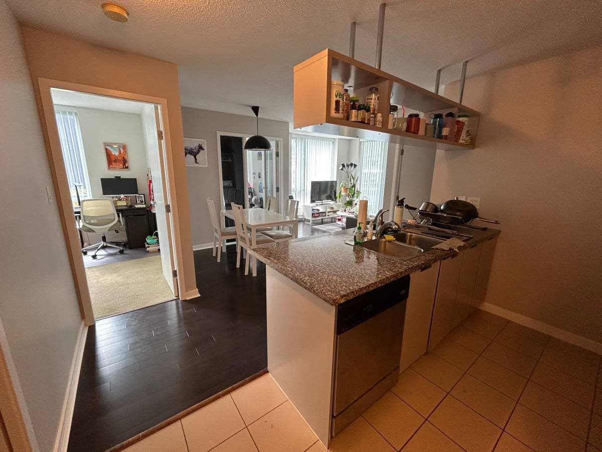 시무어 솔라 1000. 엄청 이쁜방. 여자전용. 하이드로 인터넷 포함. 12월 1일 입주 썸네일