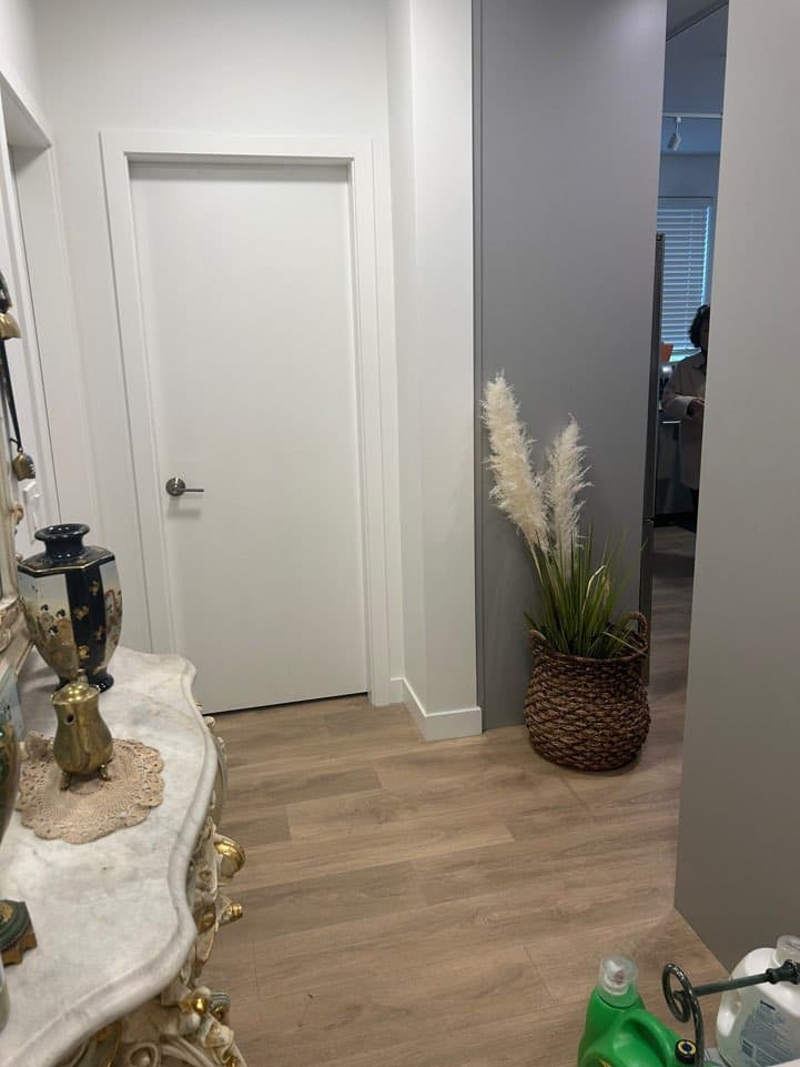 12/1 입주 가능 버퀴틀람 역세권 콘도 룸쉐어 구합니다. 썸네일