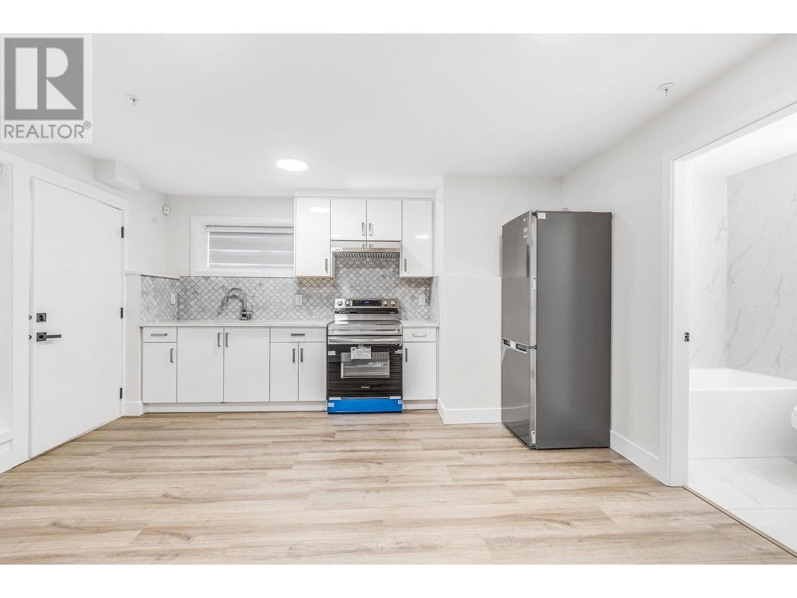 역세권/밀레니엄라인 루퍼트역 도보 10분/1월입주/새집 - 3440 E 4th Ave, Vancouver 썸네일