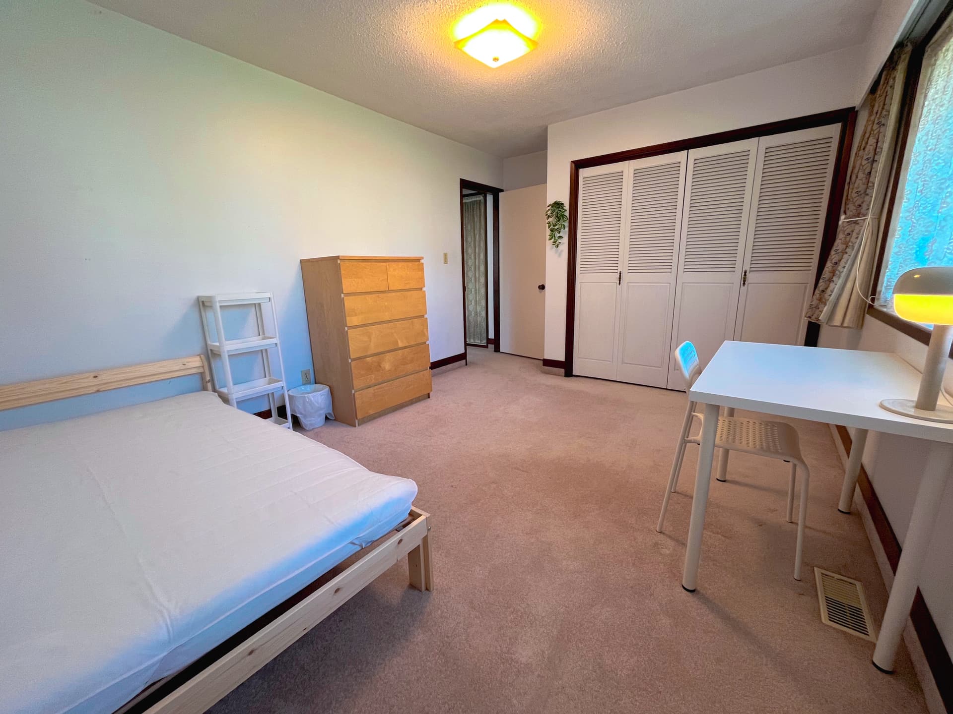 1/1 브랜트우드 홀덤역 Furnished 세컨룸 렌트 $850 썸네일