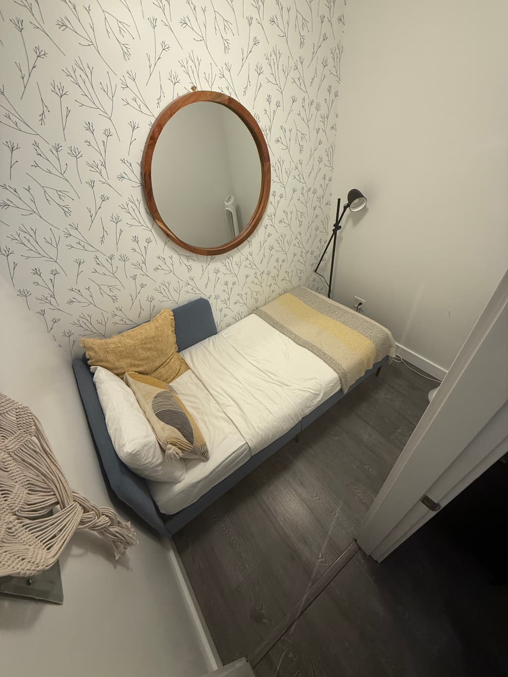 12월 입주 / 다운타운 역세권 덴 / 거실쉐어X 장기 단기 가능 편하고 재밌게 지낼 룸메 구해요 썸네일