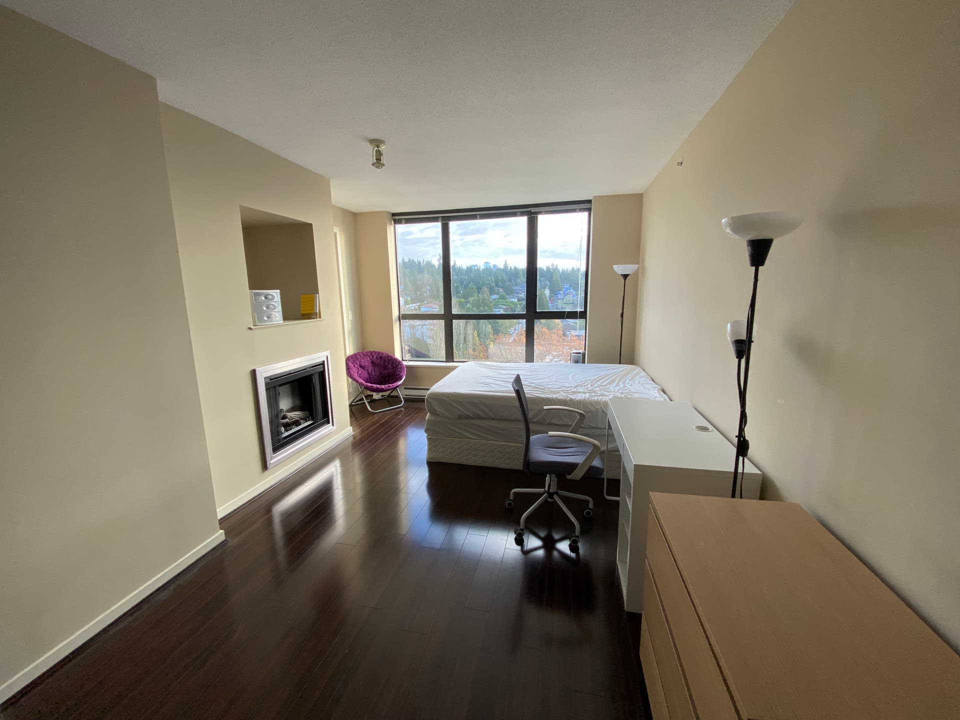 1월1일 입주, 룸메이트 구합니다 / 로히드역, 한인마트 도보5분 콘도/ $800/ 511 Rochester ave 썸네일